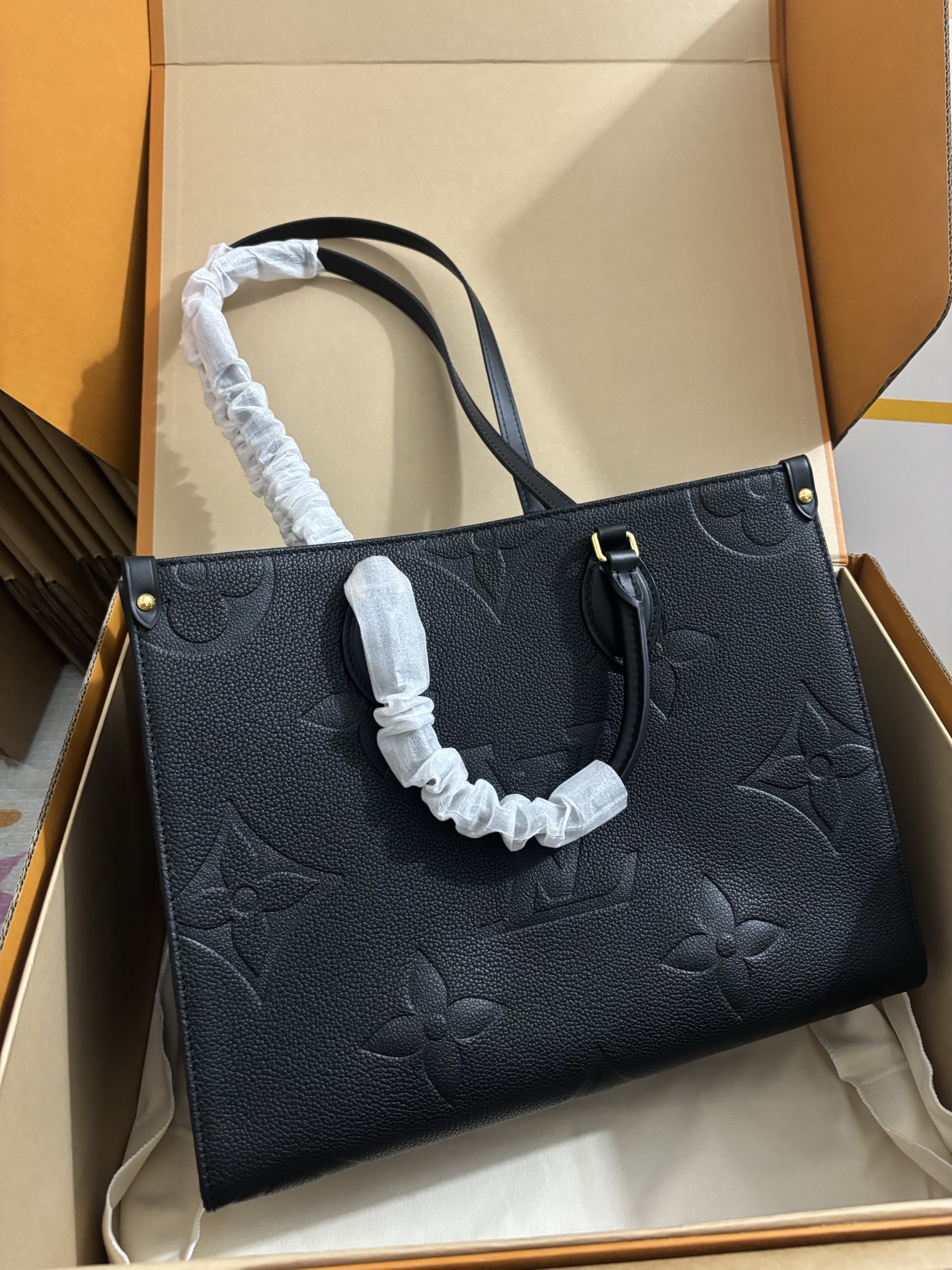 Louis Vuitton Full leather OnTheGo Medium tote bag