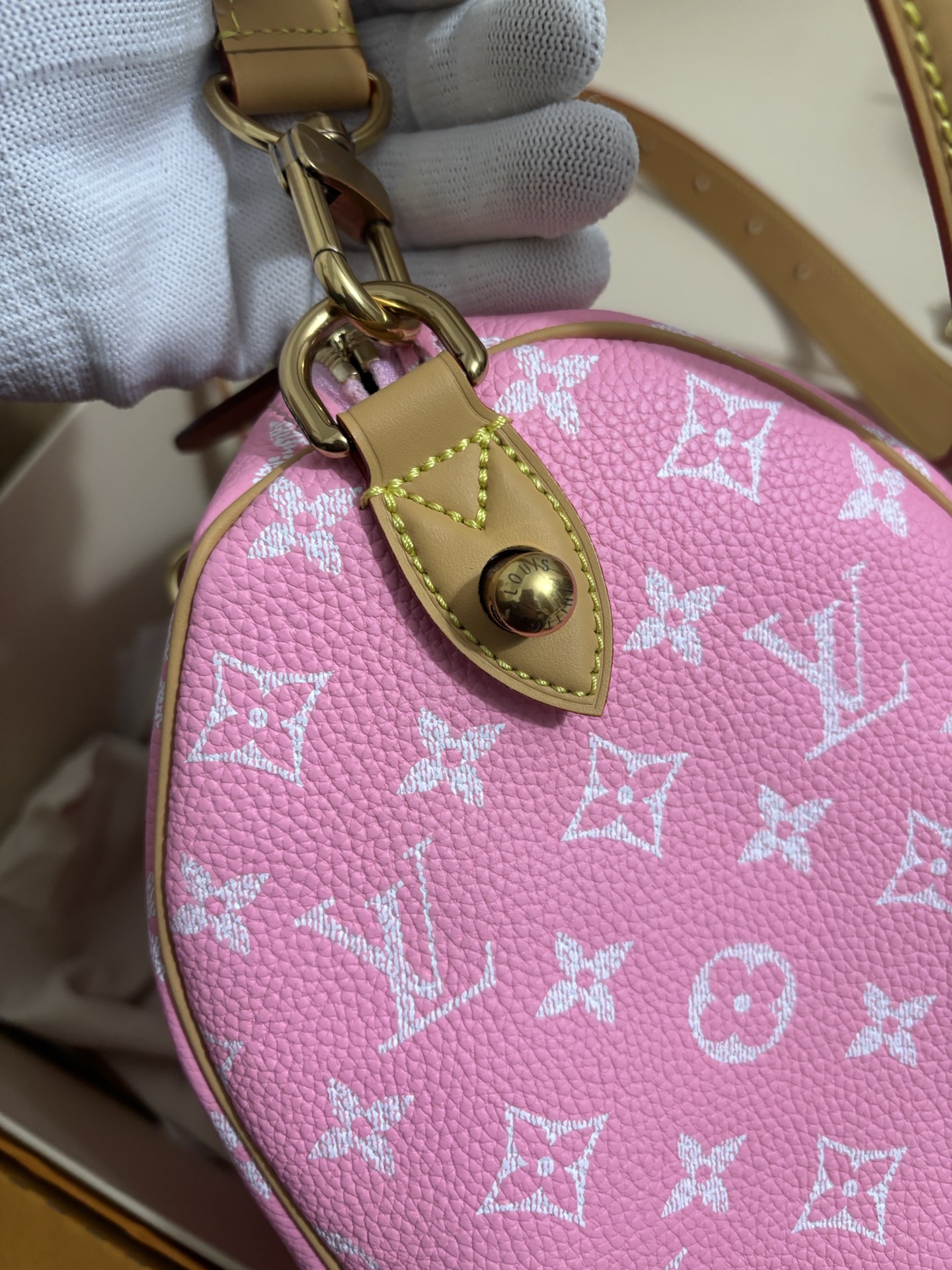 Louis Vuitton Bandoulière 30 Sakura Pink Travel Bag