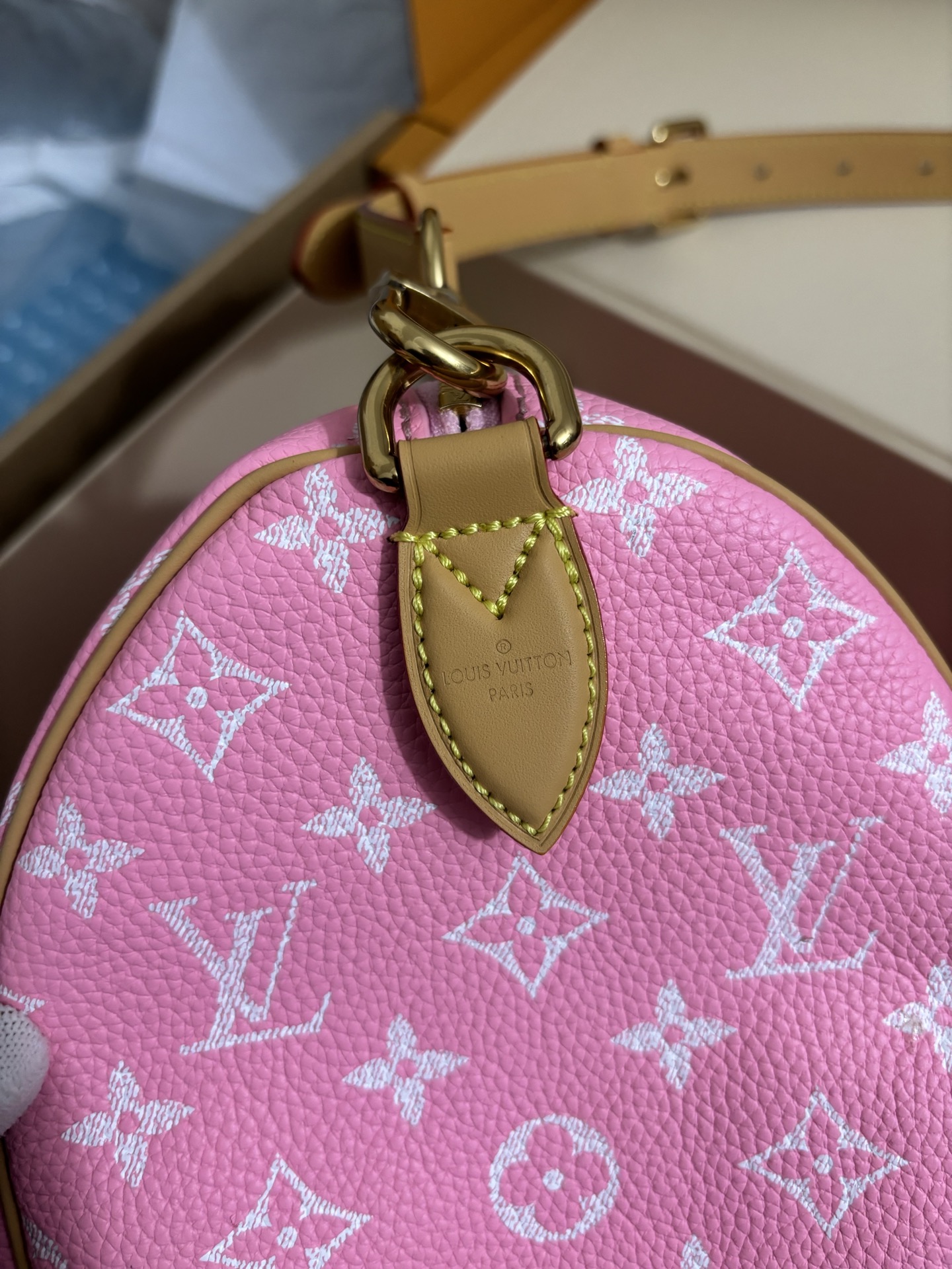 Louis Vuitton Bandoulière 30 Sakura Pink Travel Bag