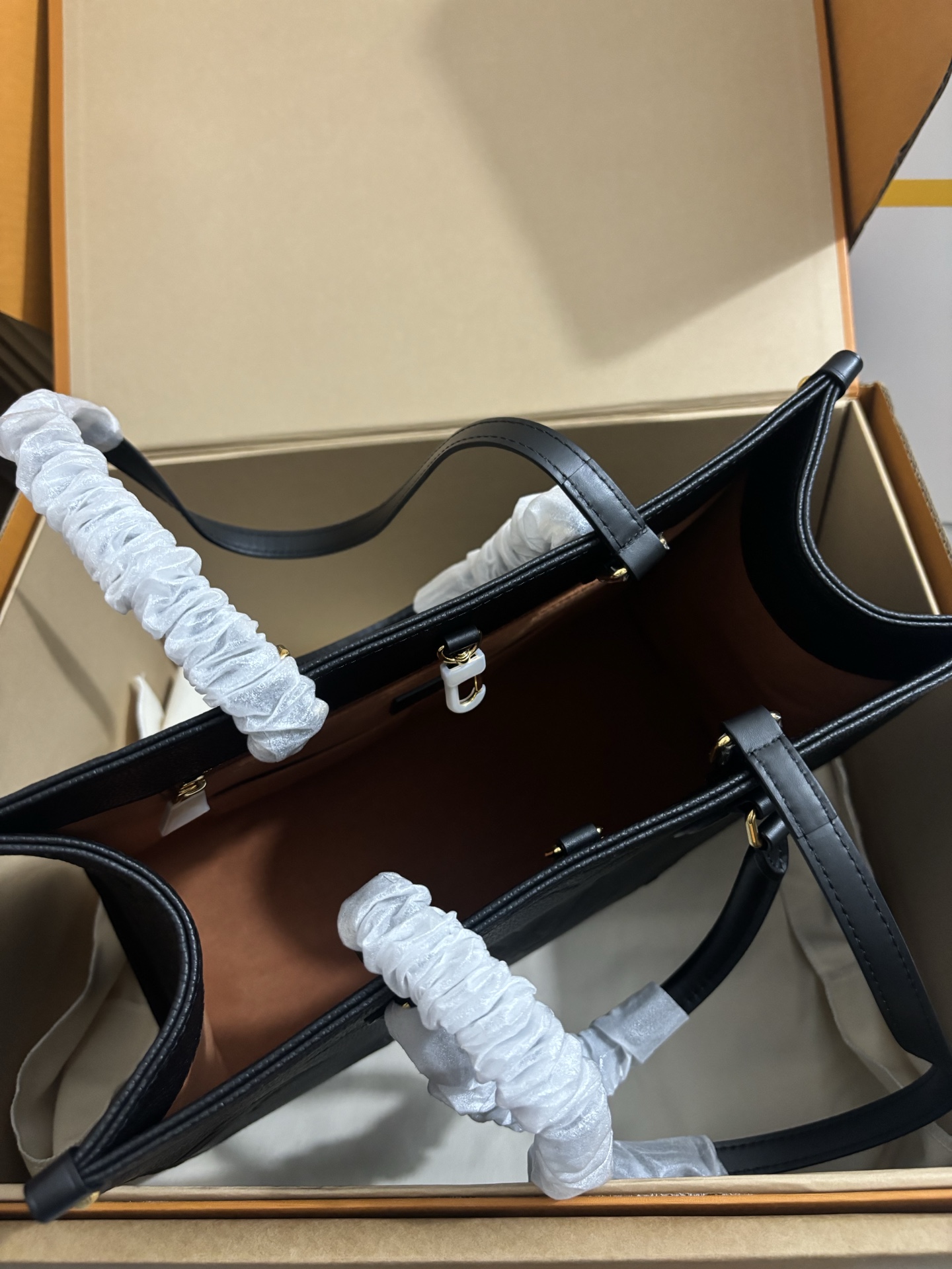 Louis Vuitton Full leather OnTheGo Medium tote bag