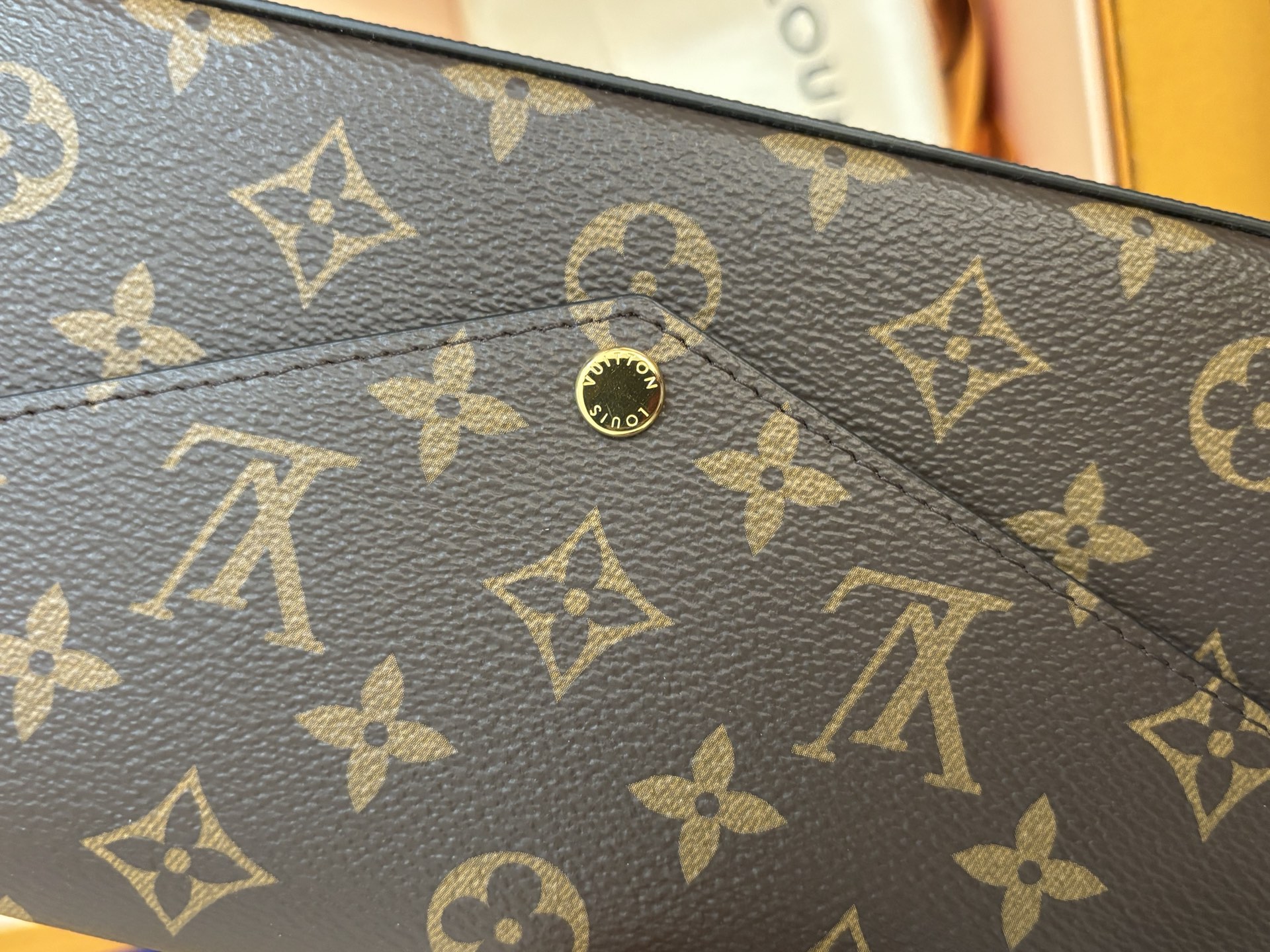 Louis Vuitton POCHETTE FÉLICIE Chain Bag