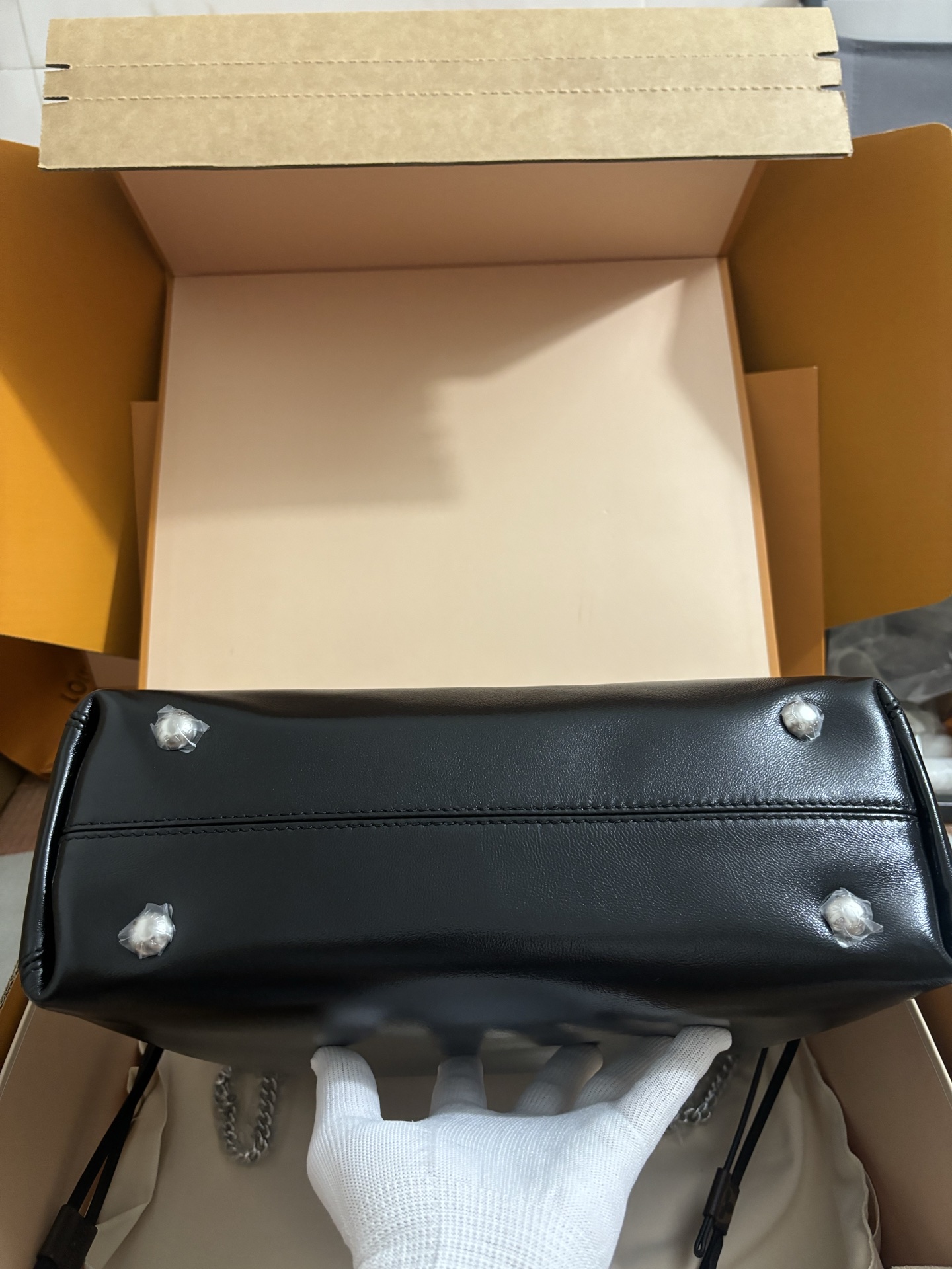 Louis Vuitton OFF DUTY VIBE Medium Bag