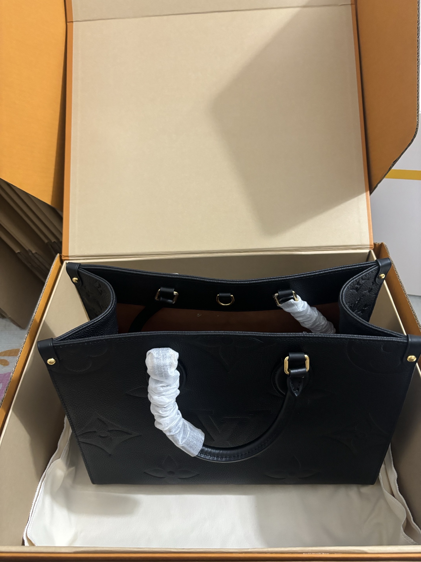 Louis Vuitton Full leather OnTheGo Medium tote bag