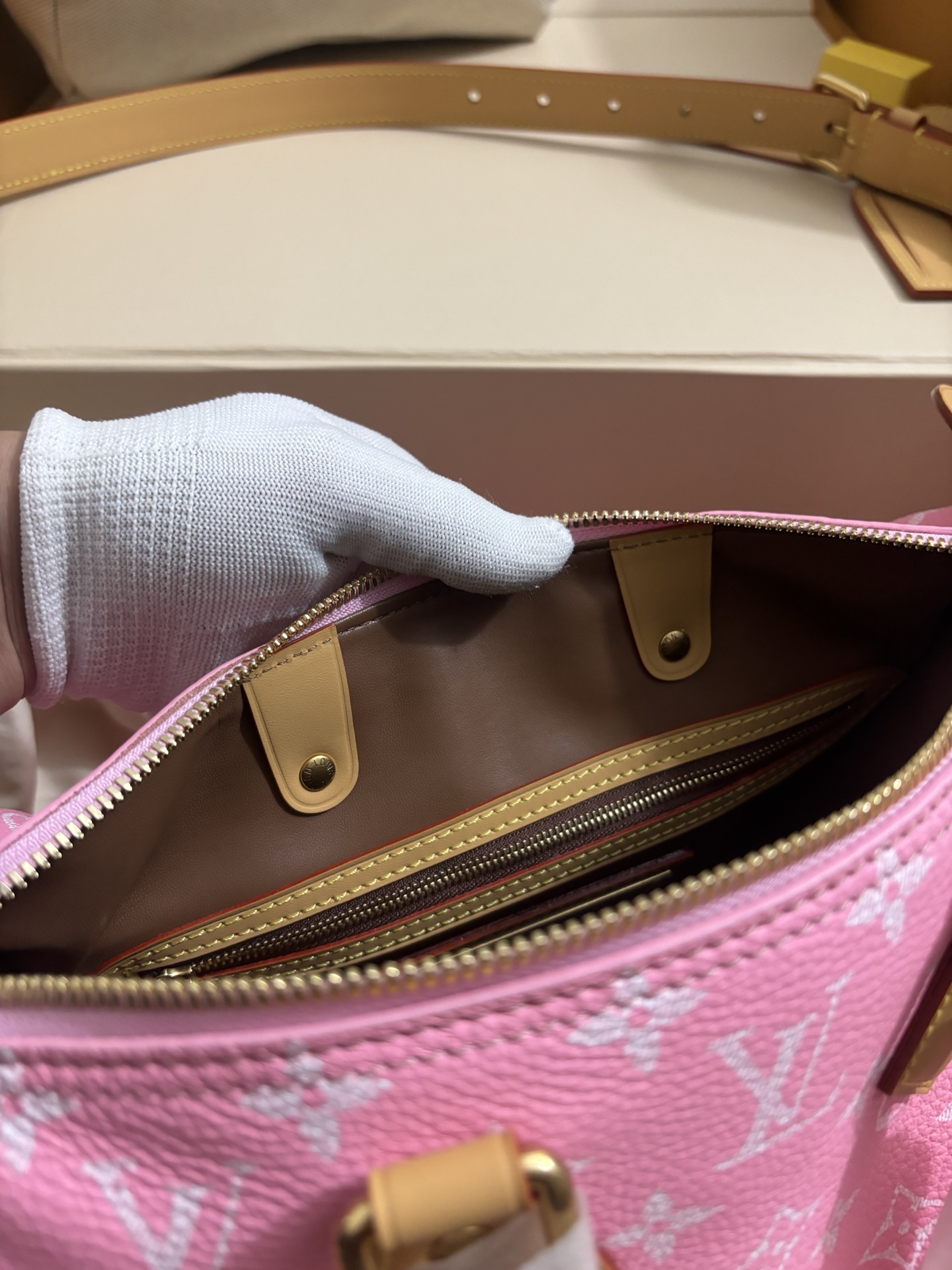 Louis Vuitton Bandoulière 30 Sakura Pink Travel Bag