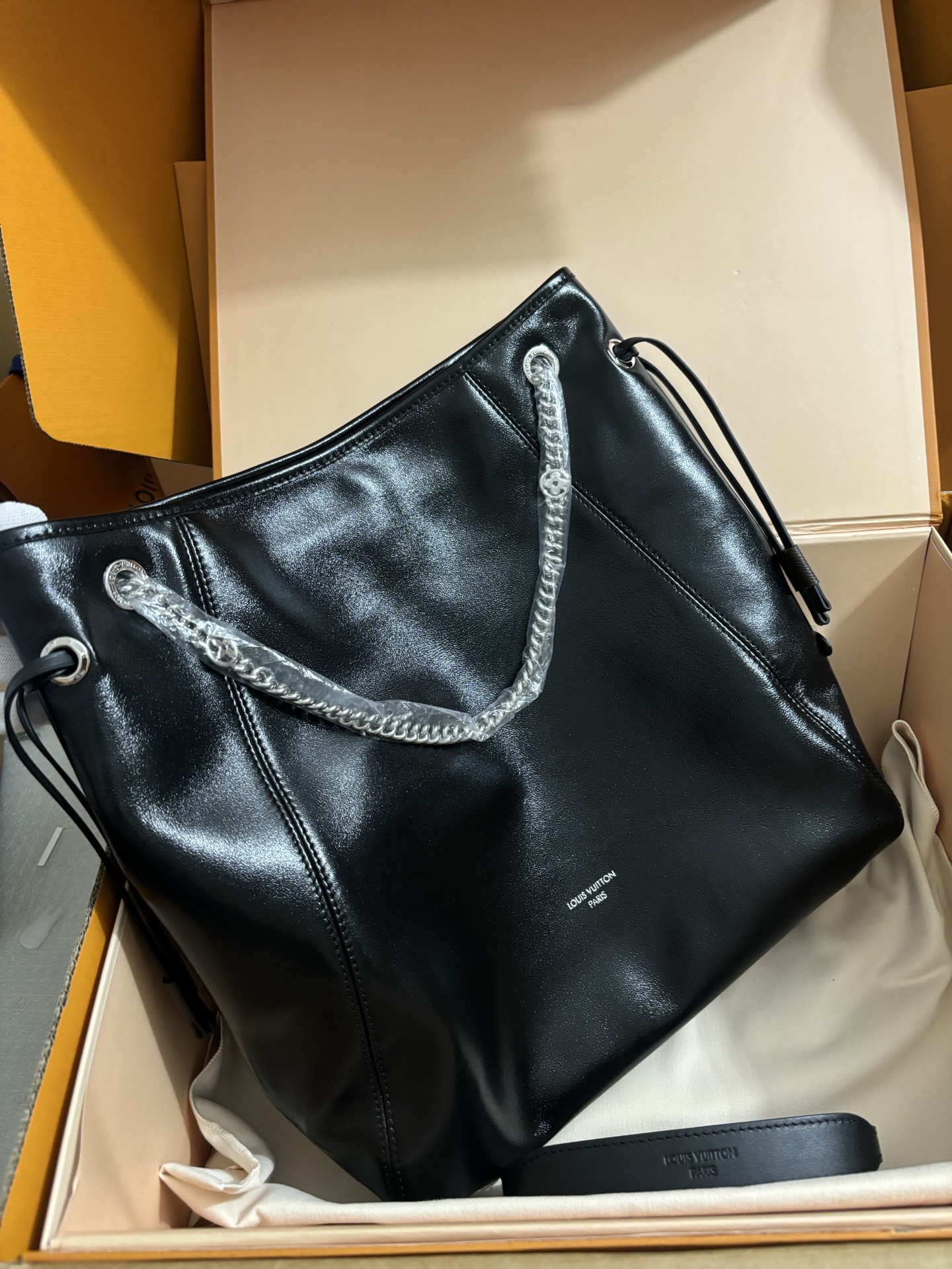 Louis Vuitton OFF DUTY VIBE Medium Bag