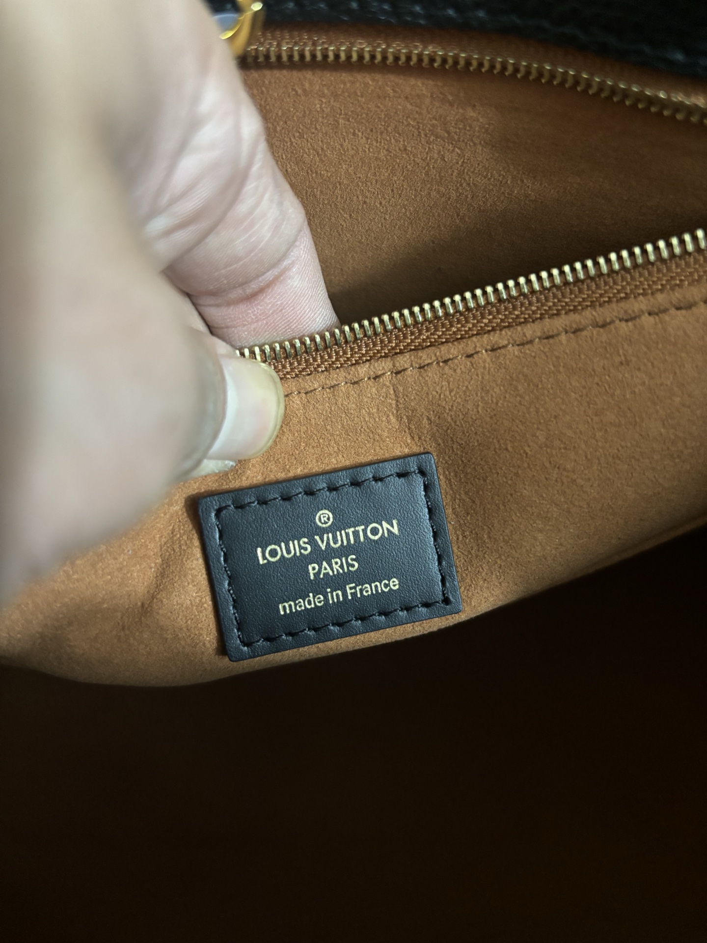 Louis Vuitton Full leather OnTheGo Medium tote bag