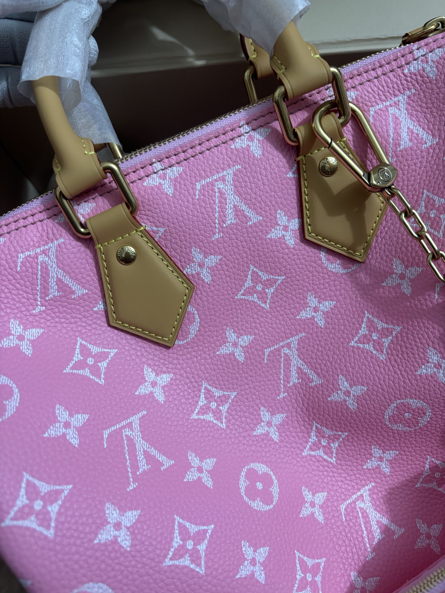 Louis Vuitton Bandoulière 30 Sakura Pink Travel Bag