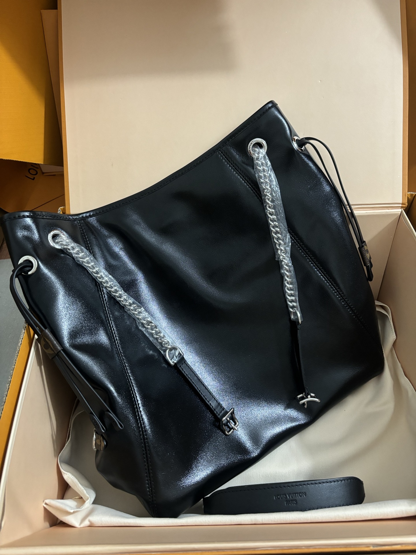 Louis Vuitton OFF DUTY VIBE Medium Bag