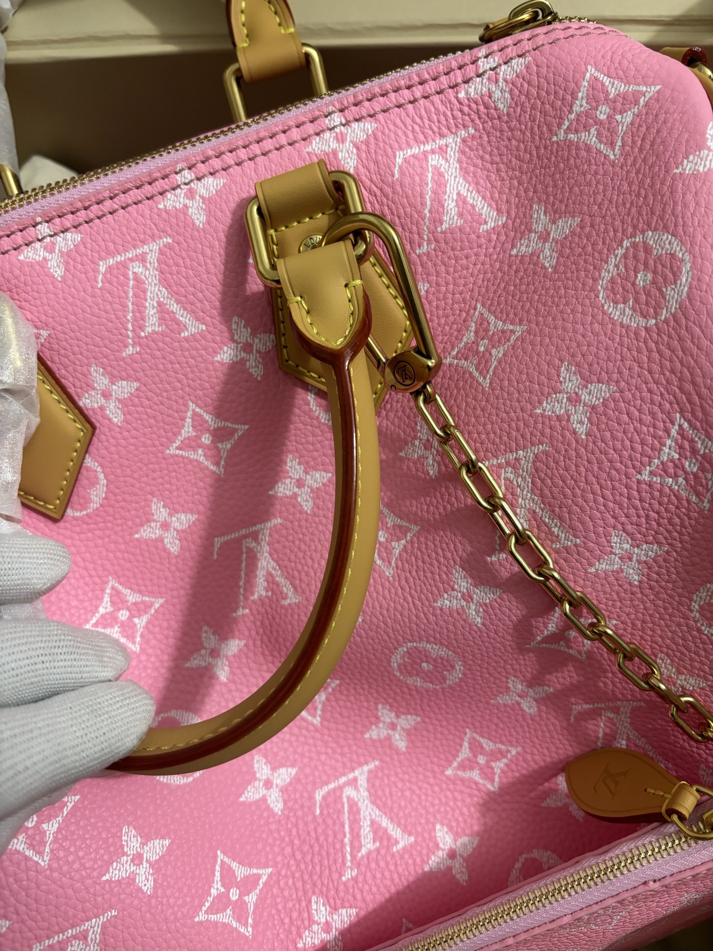 Louis Vuitton Bandoulière 30 Sakura Pink Travel Bag