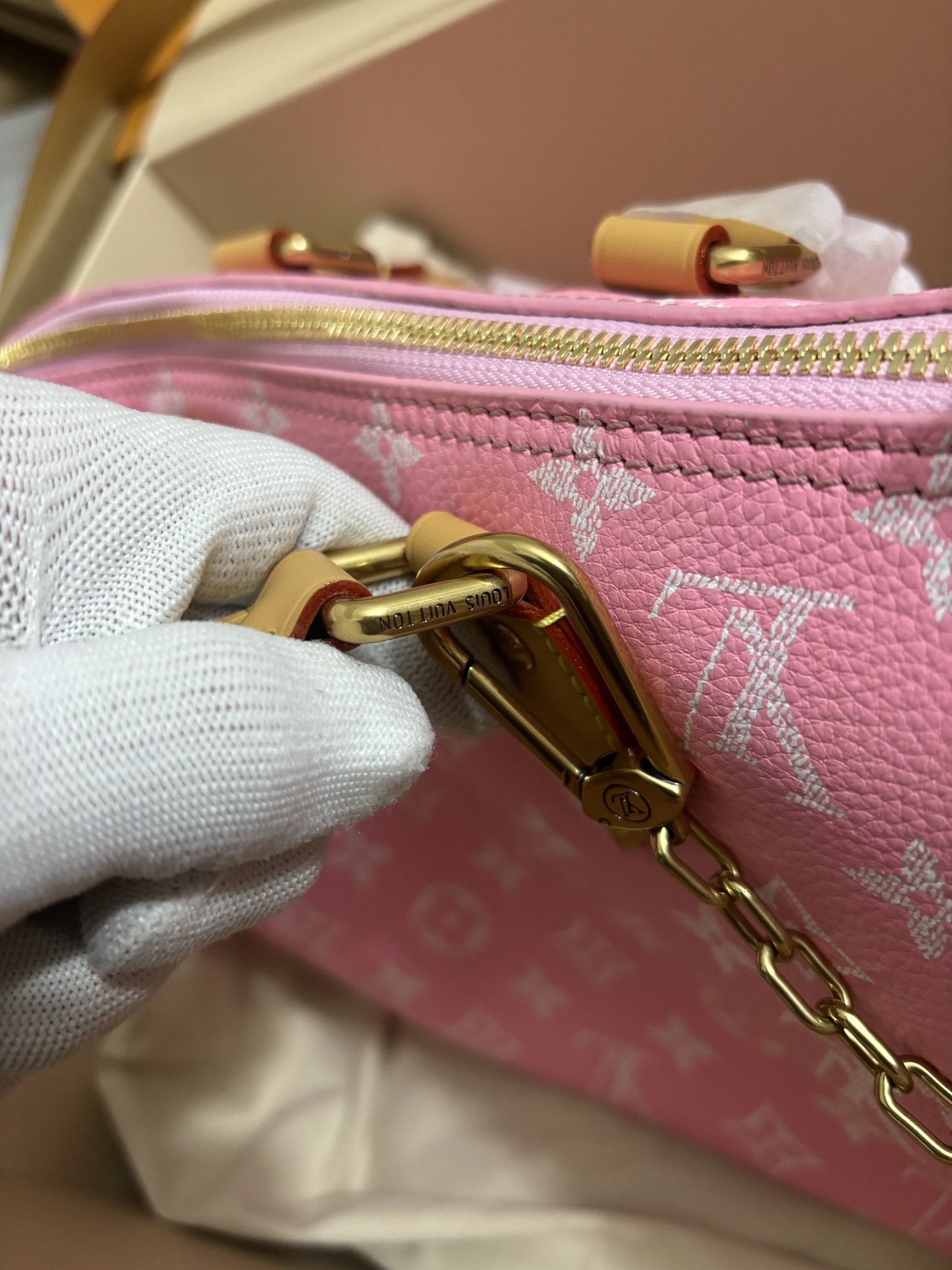 Louis Vuitton Bandoulière 30 Sakura Pink Travel Bag