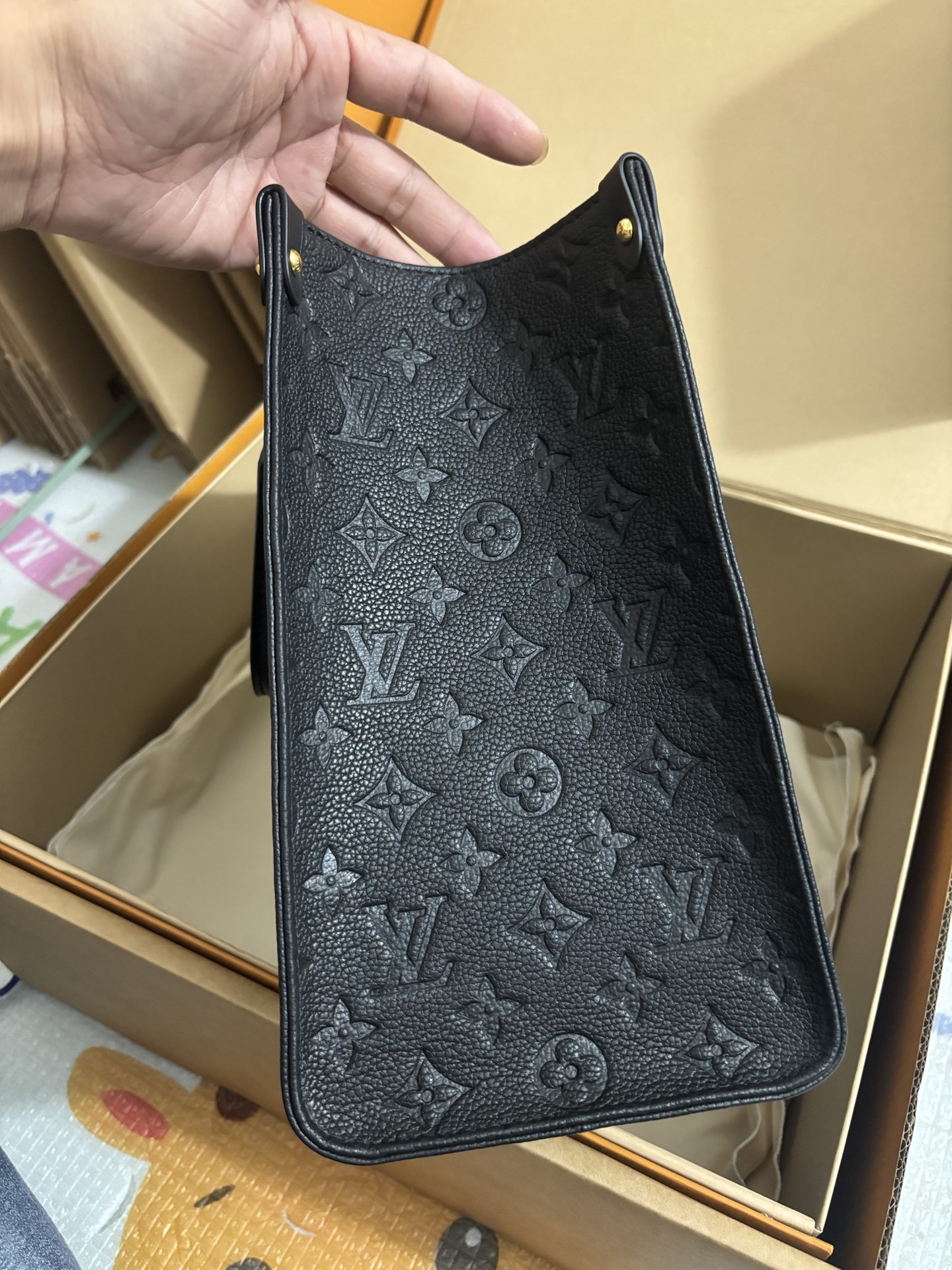 Louis Vuitton Full leather OnTheGo Medium tote bag