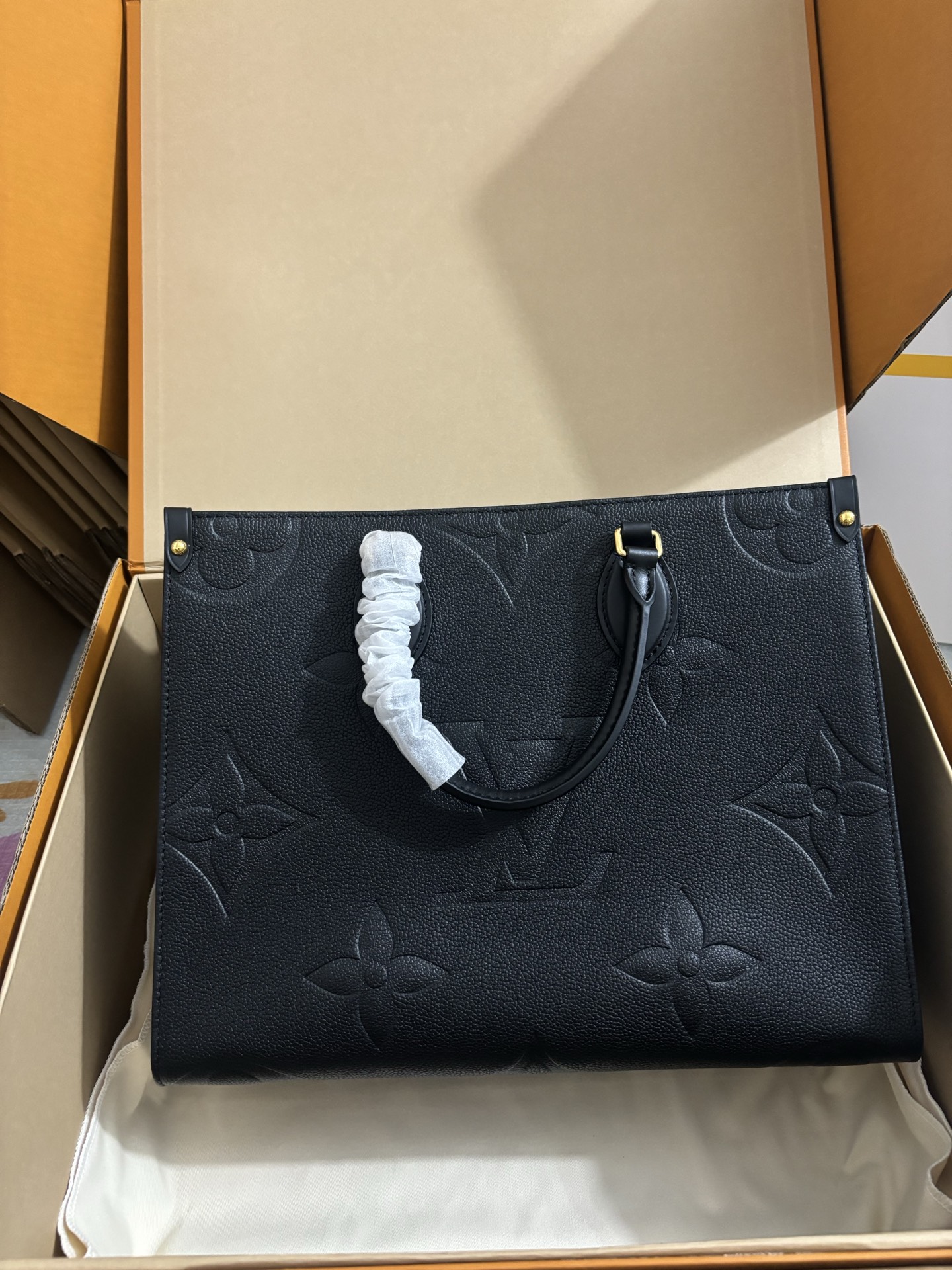 Louis Vuitton Full leather OnTheGo Medium tote bag