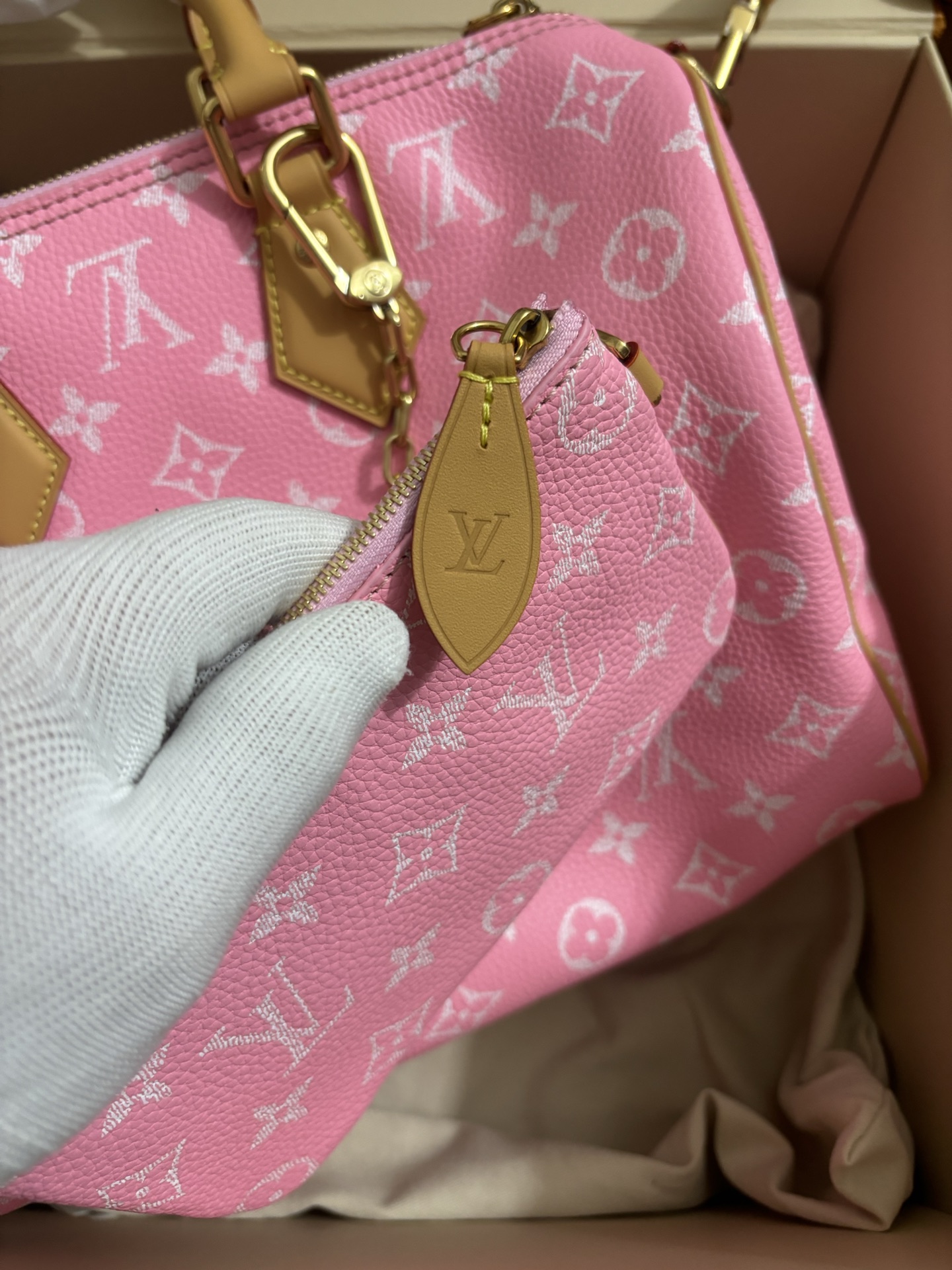 Louis Vuitton Bandoulière 30 Sakura Pink Travel Bag