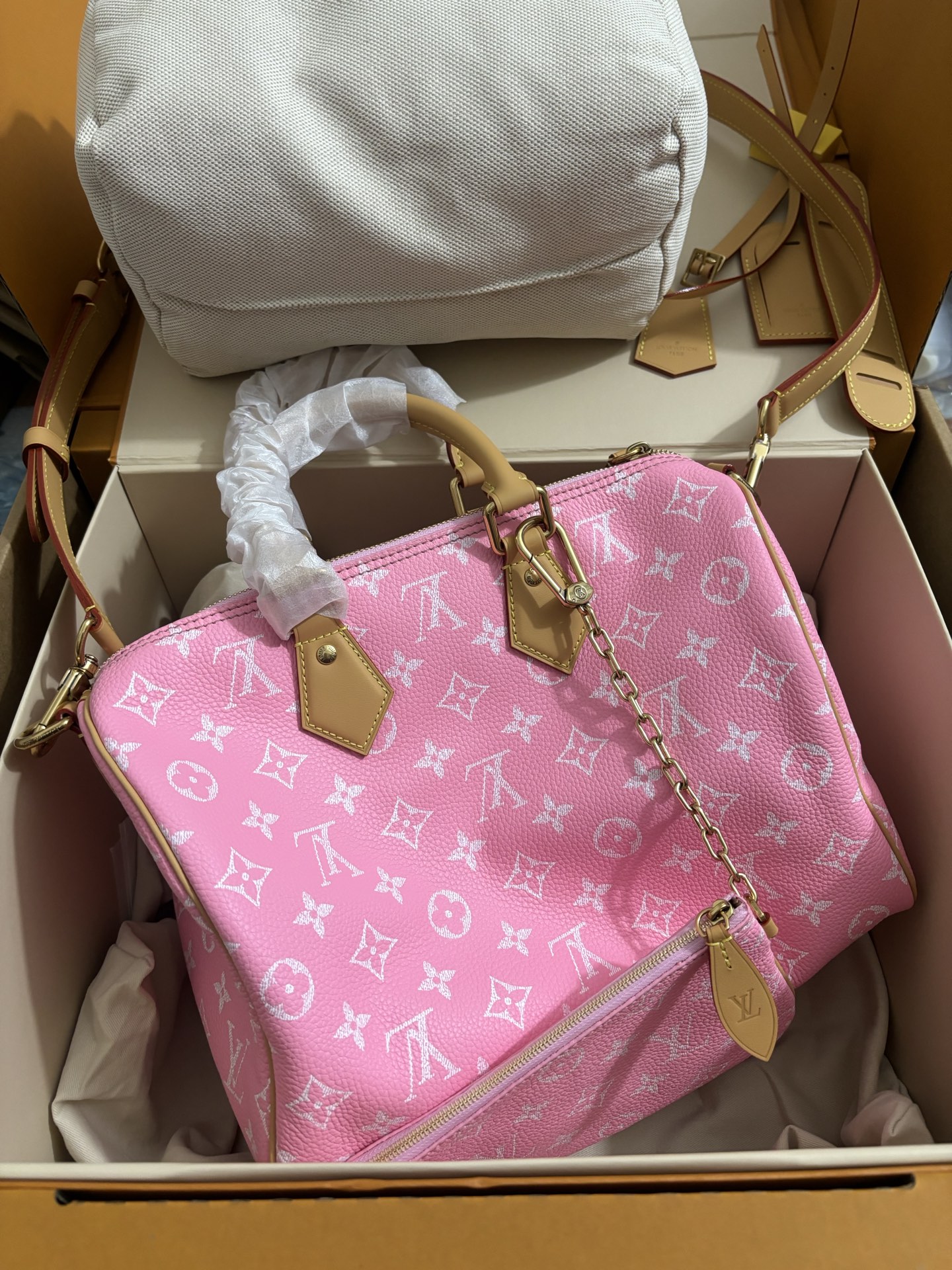 Louis Vuitton Bandoulière 30 Sakura Pink Travel Bag