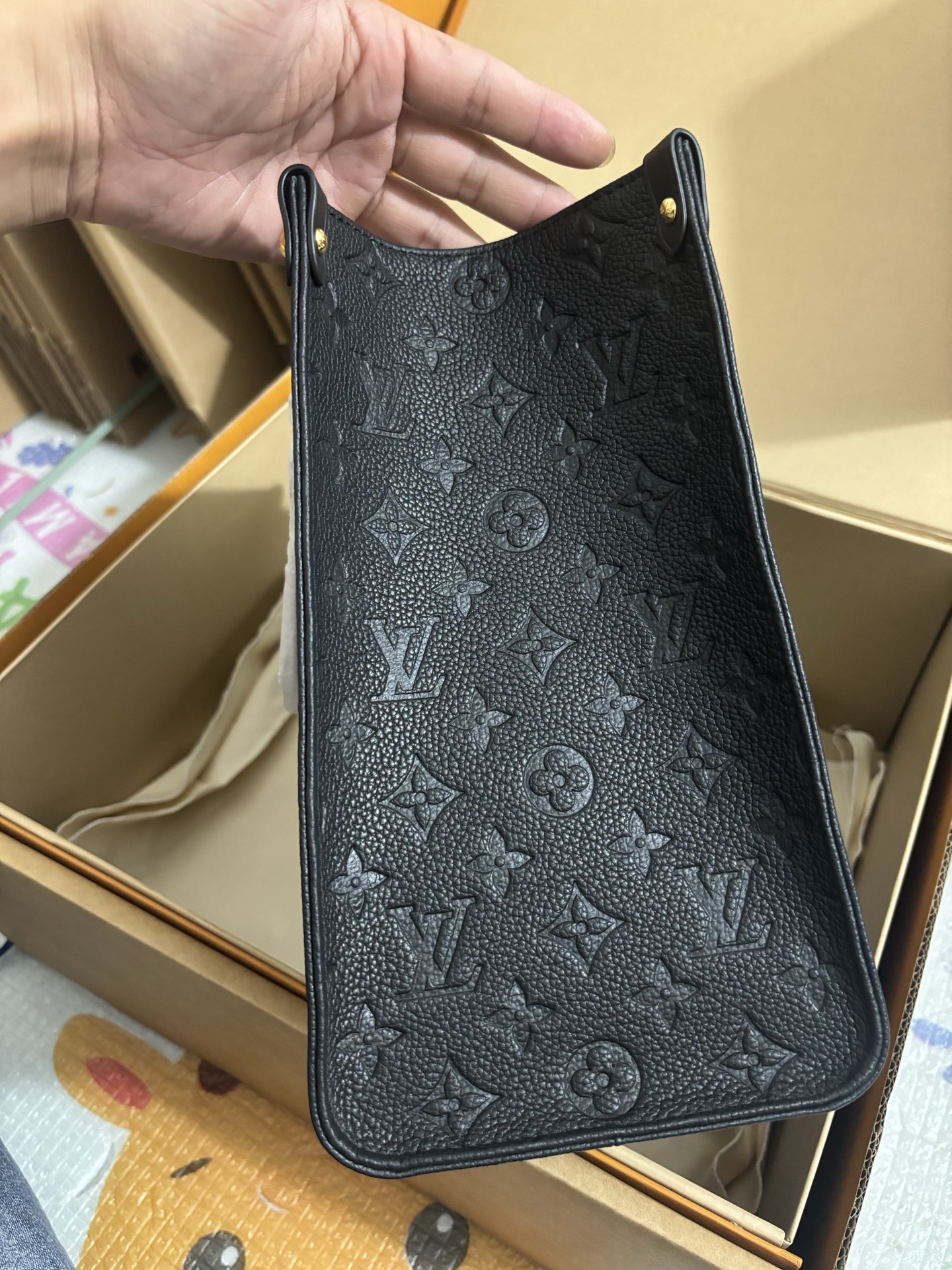 Louis Vuitton Full leather OnTheGo Medium tote bag