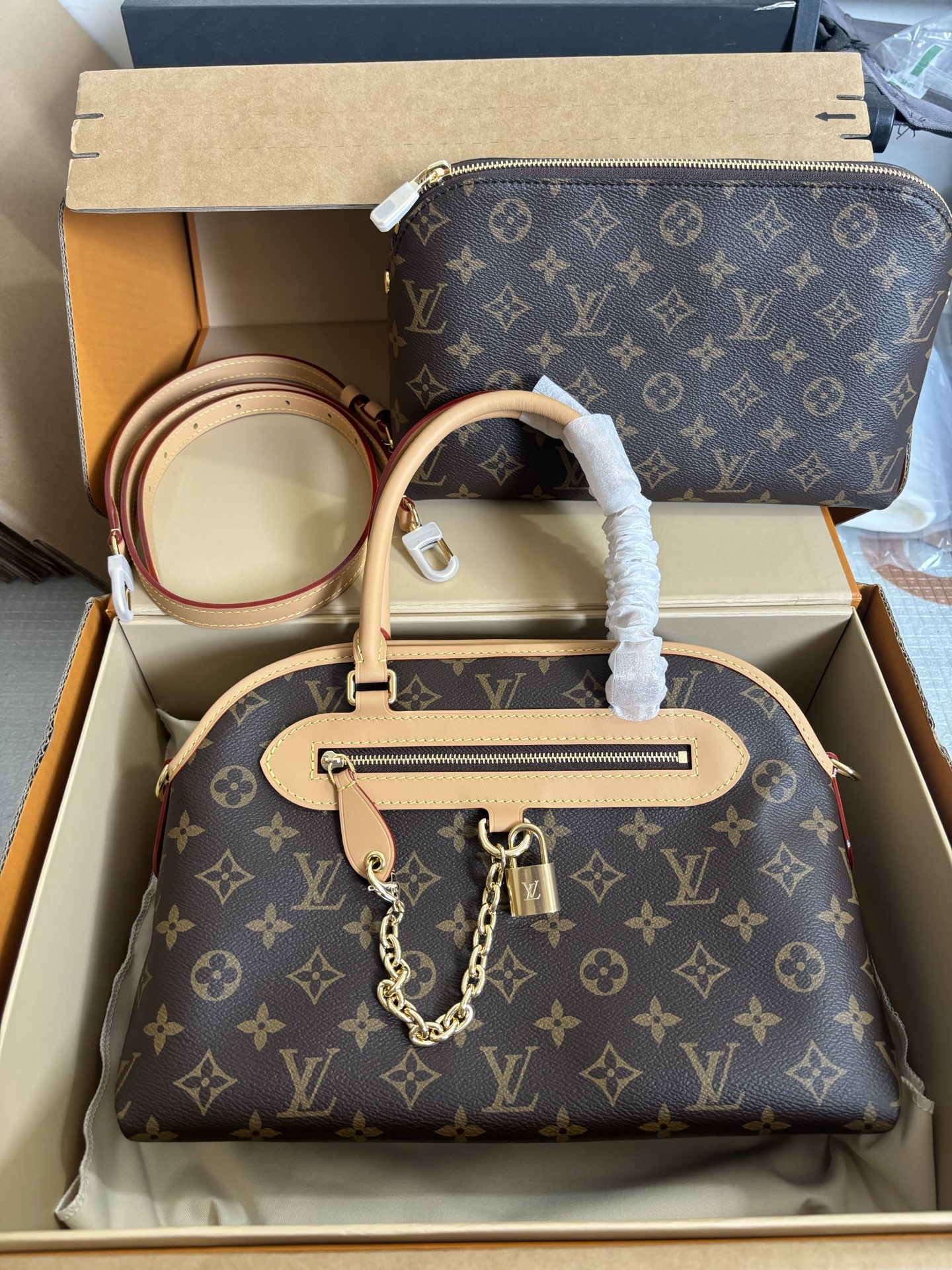 Louis Vuitton Ever More Large Shell Mother-Daughter Bags