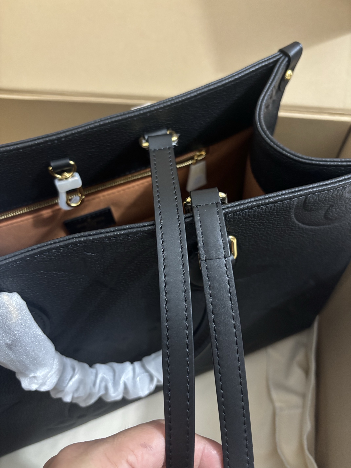 Louis Vuitton Full leather OnTheGo Medium tote bag