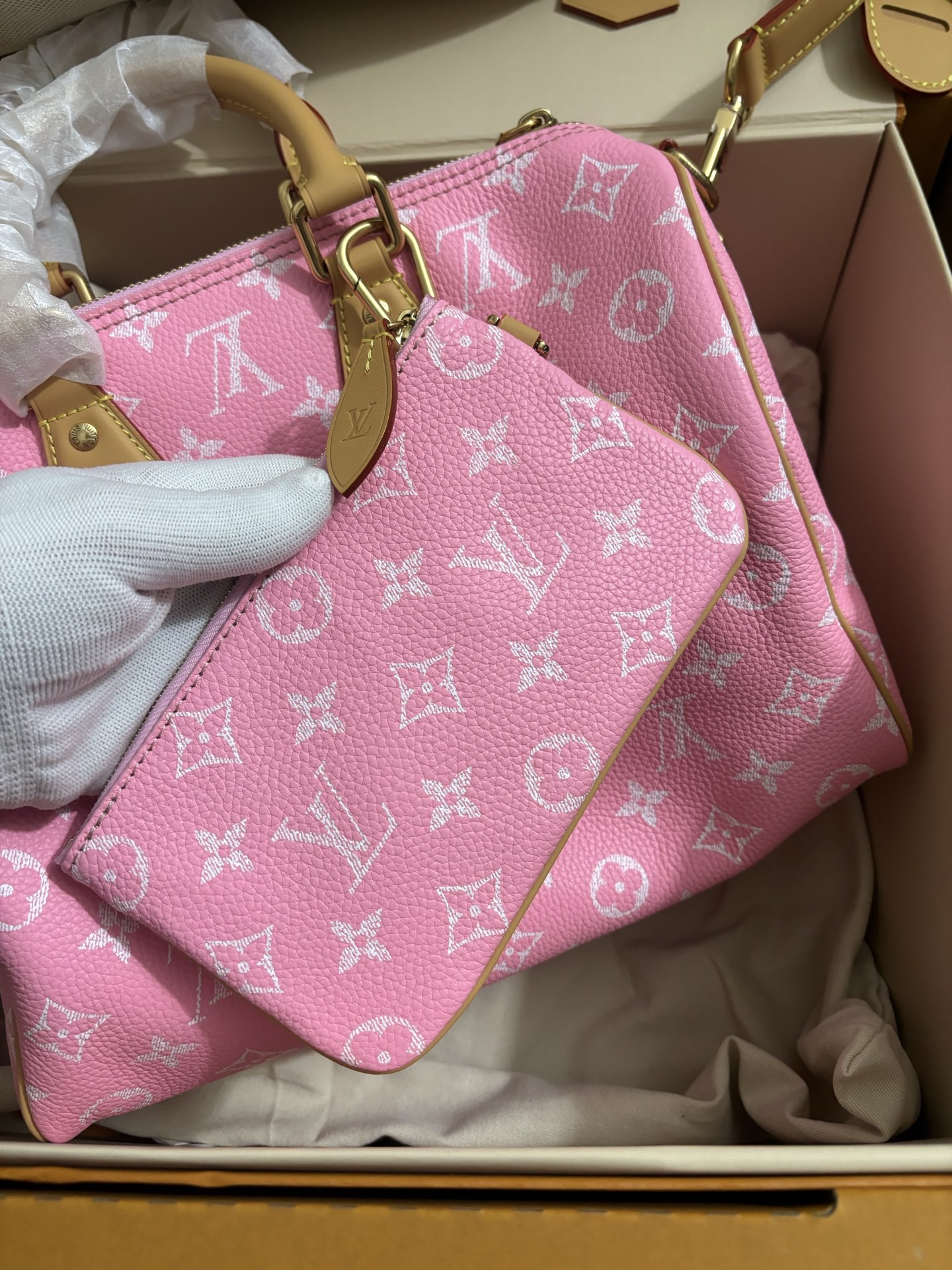 Louis Vuitton Bandoulière 30 Sakura Pink Travel Bag