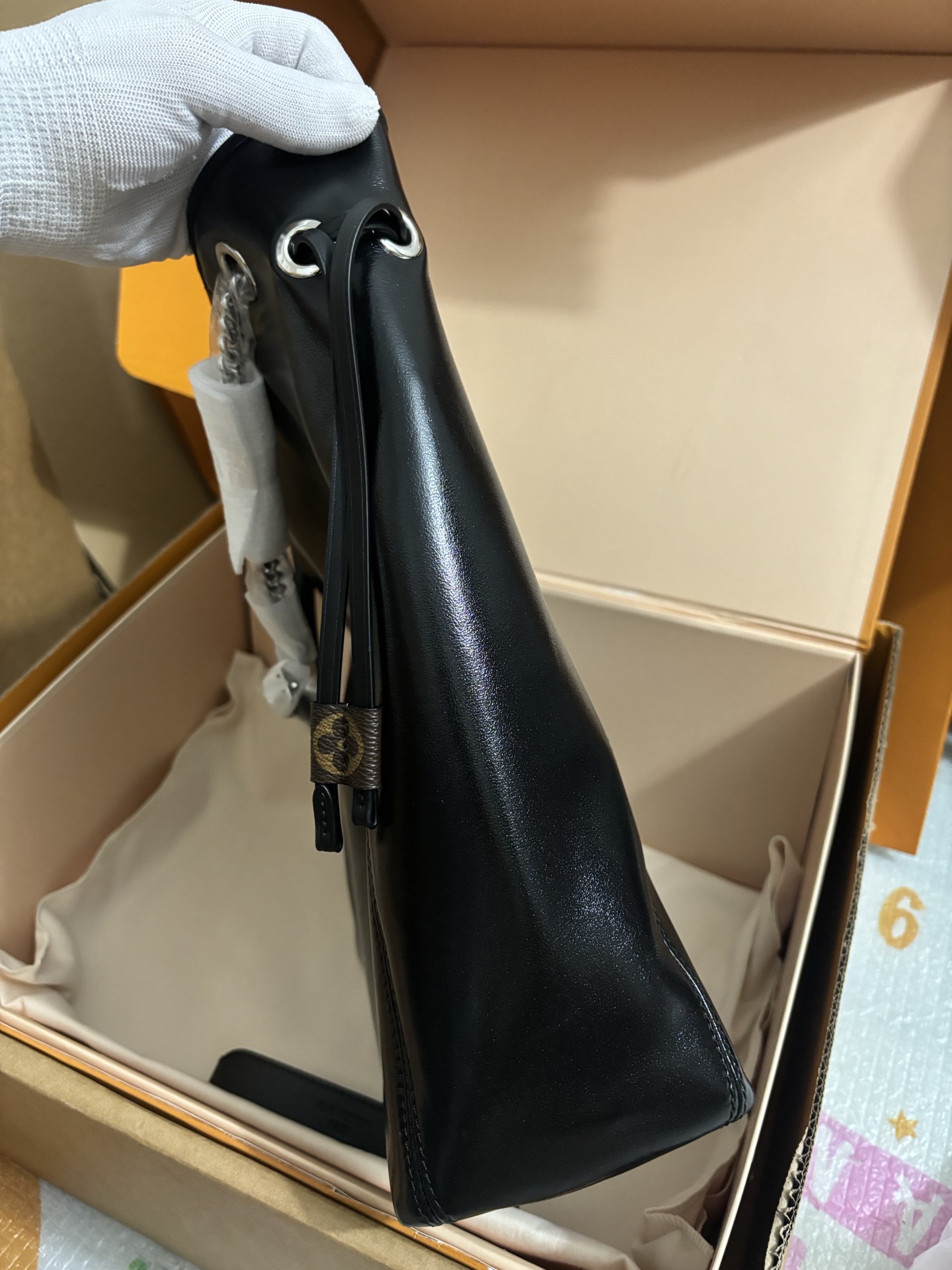 Louis Vuitton OFF DUTY VIBE Medium Bag