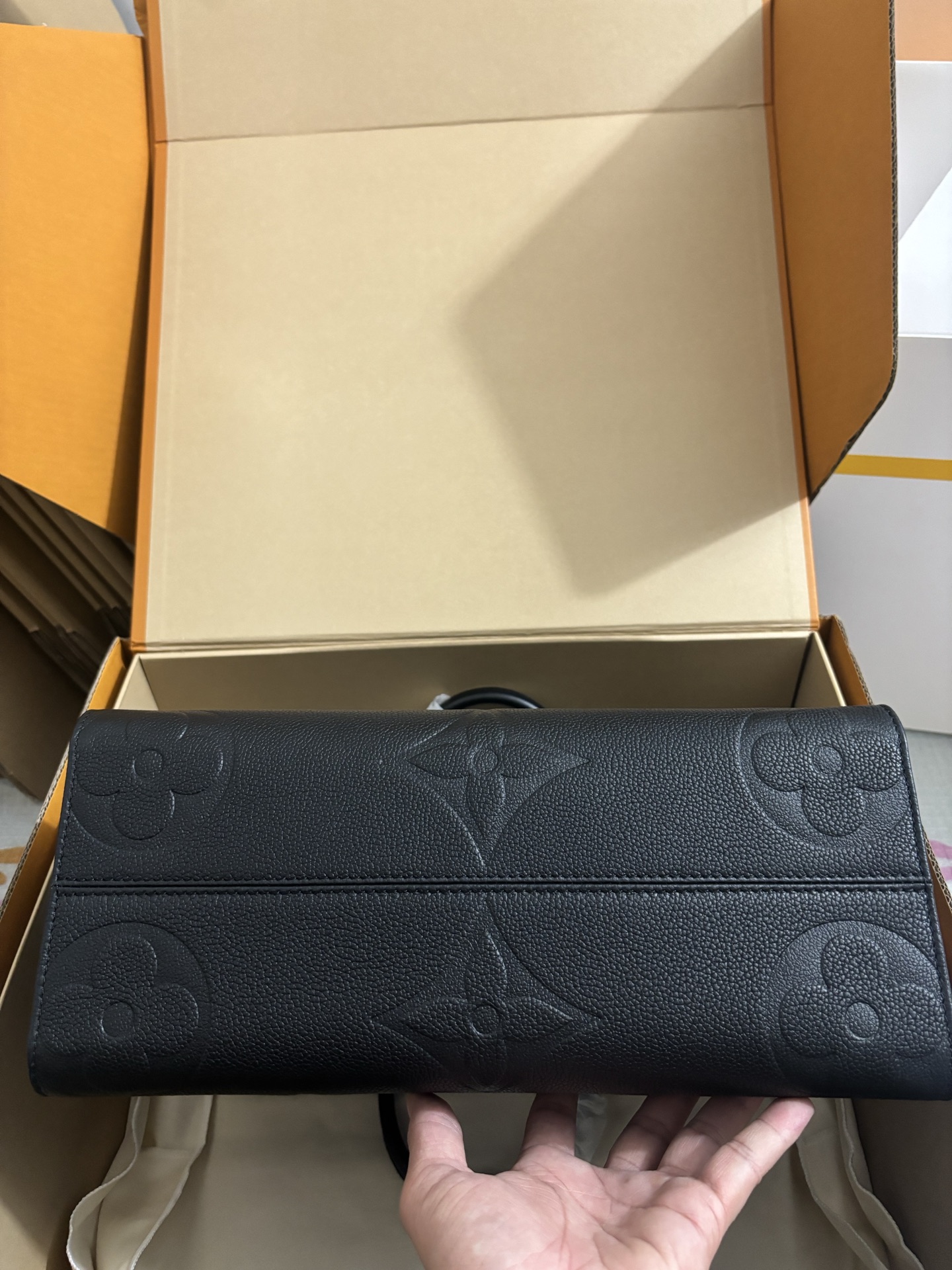 Louis Vuitton Full leather OnTheGo Medium tote bag