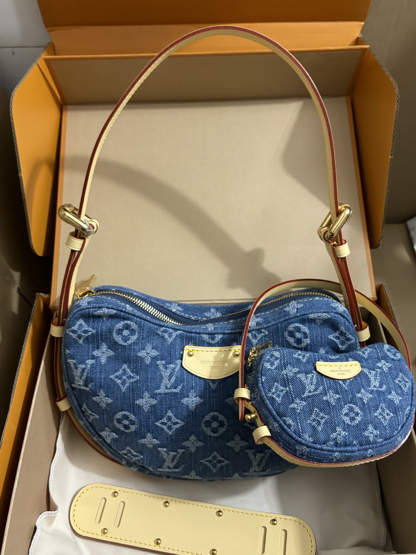Louis Vuitton Croissant Medium handbag