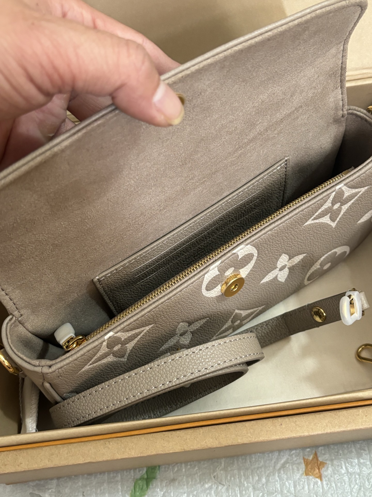 Louis Vuitton The popular Ivy handbag