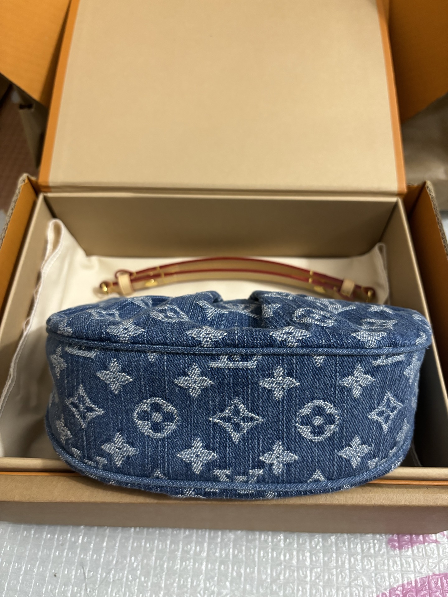 Louis Vuitton Pochette Valley Handbag