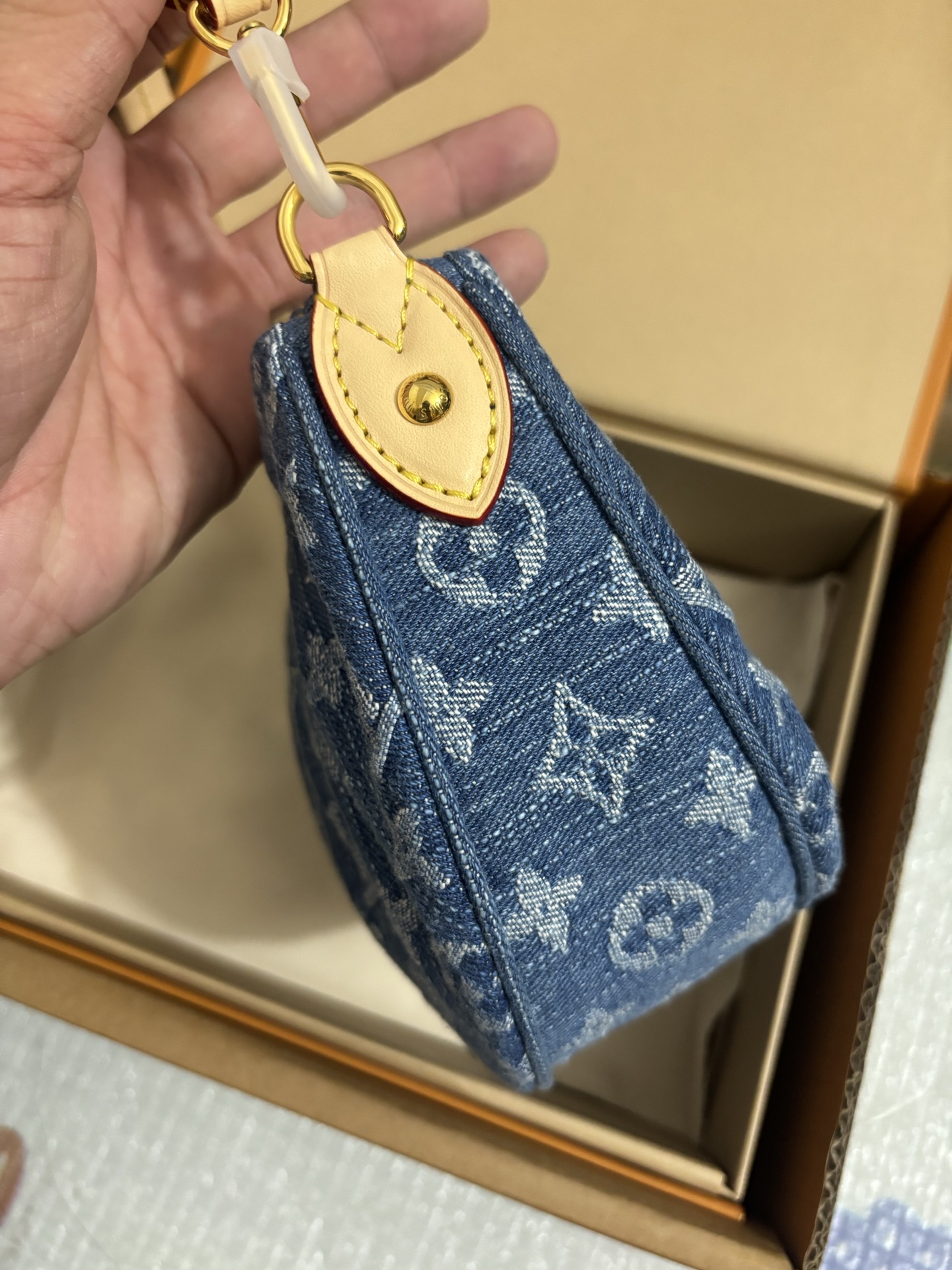Louis Vuitton Pochette Valley Handbag