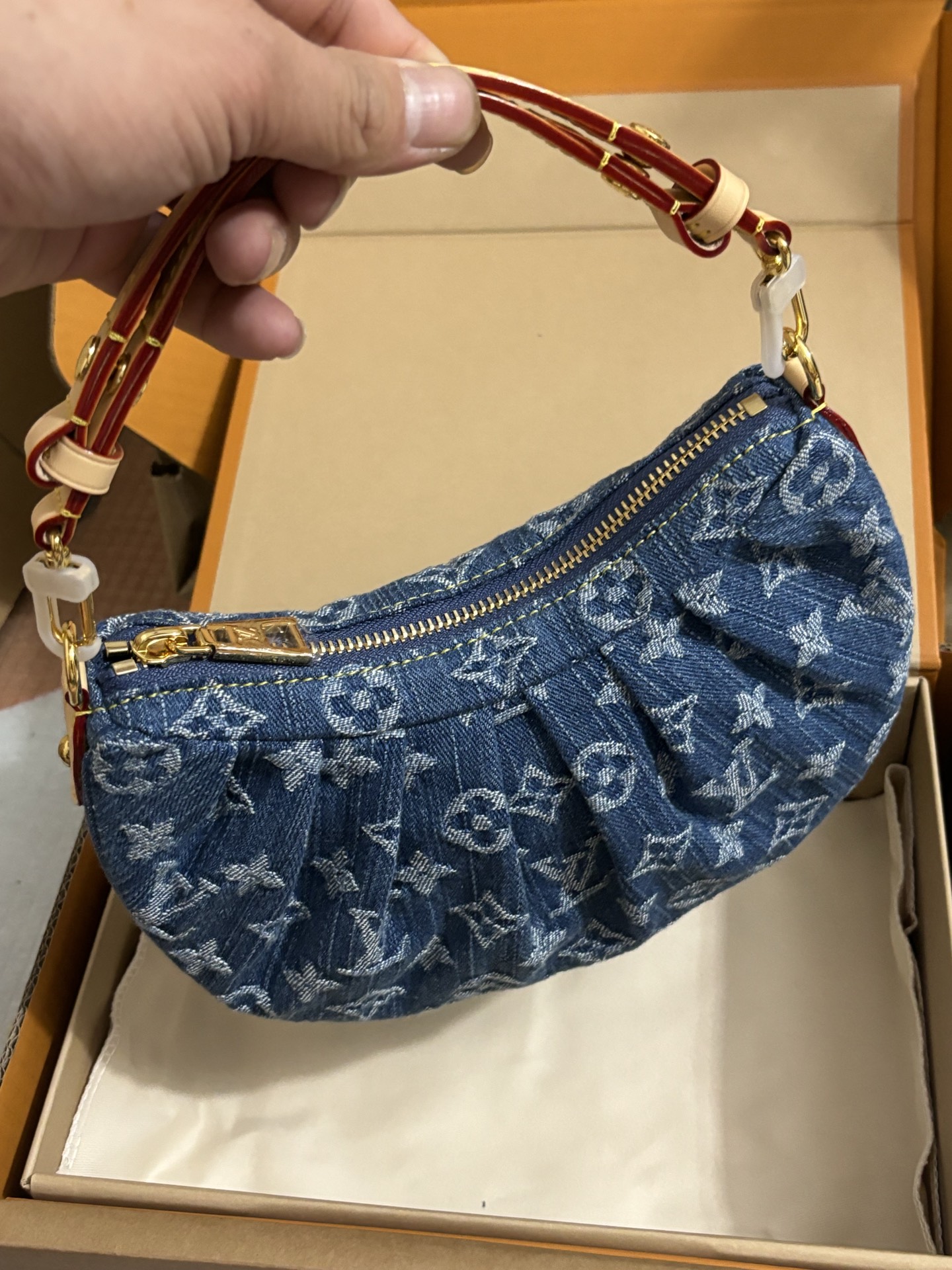 Louis Vuitton Pochette Valley Handbag