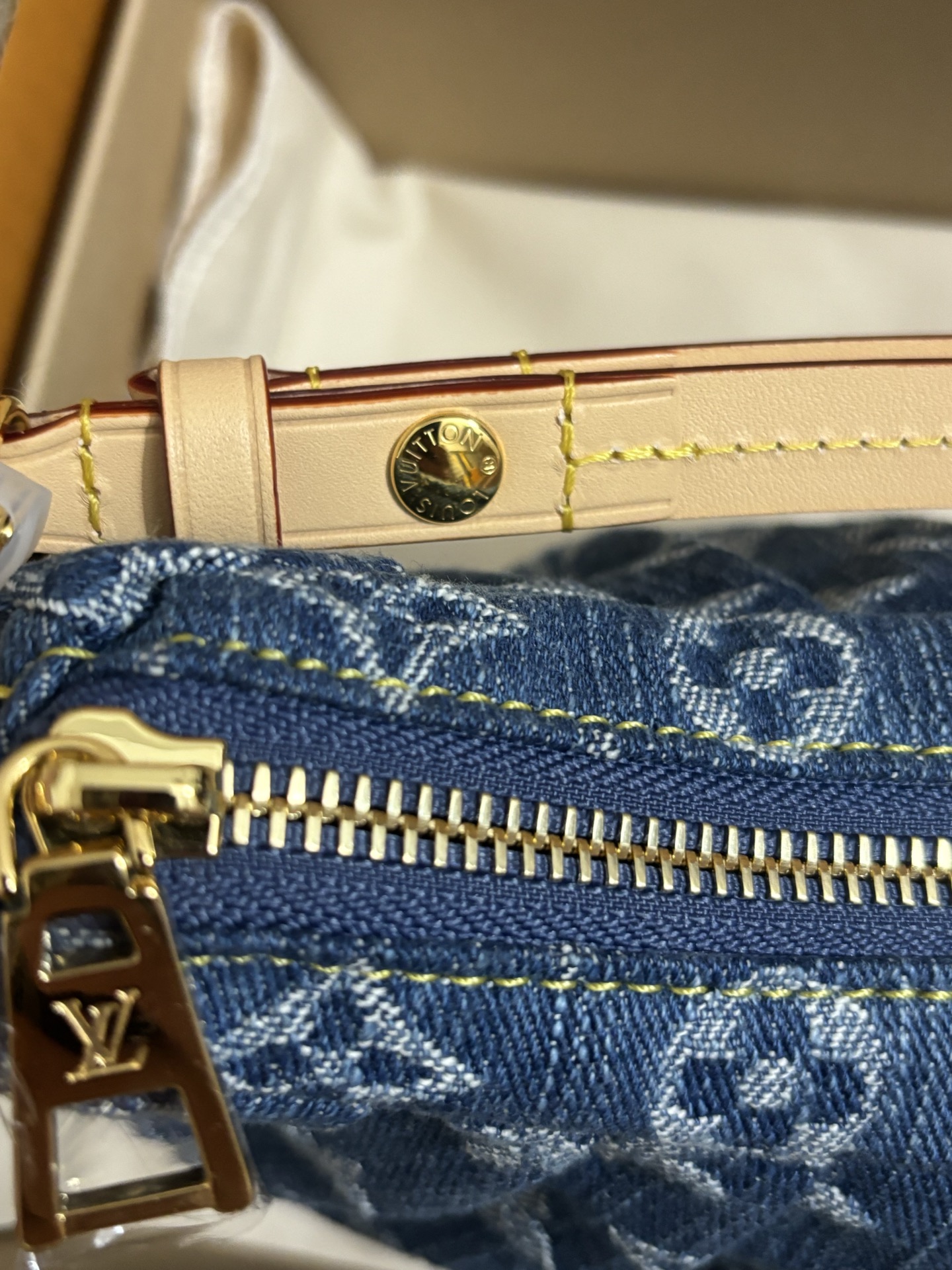 Louis Vuitton Pochette Valley Handbag