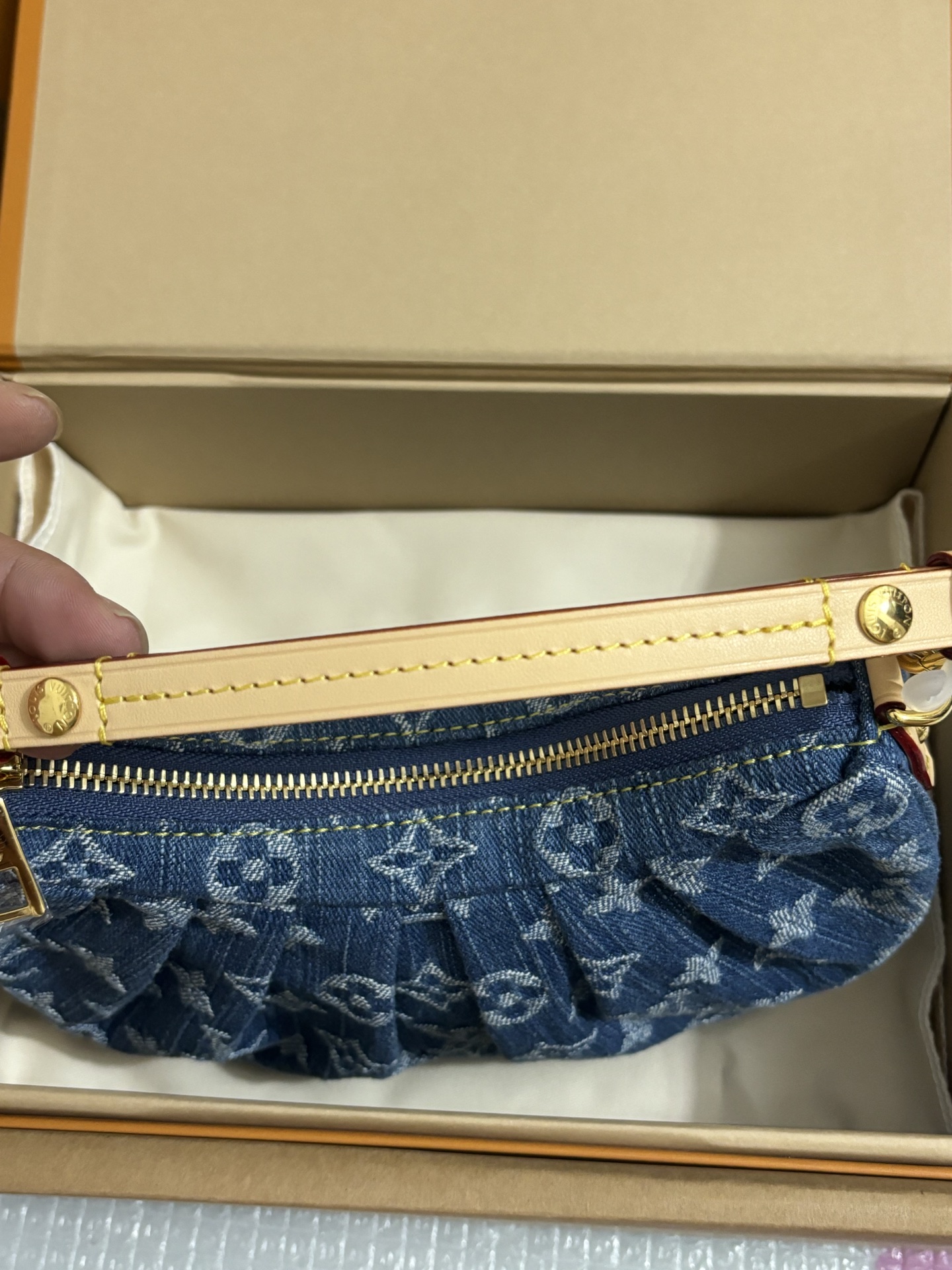 Louis Vuitton Pochette Valley Handbag