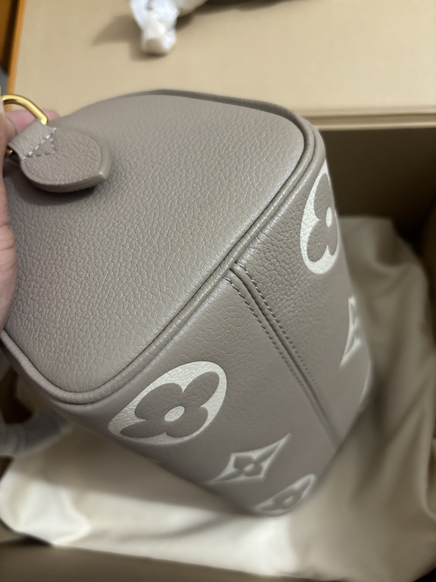 Louis Vuitton Bandoulière 20 Handbag