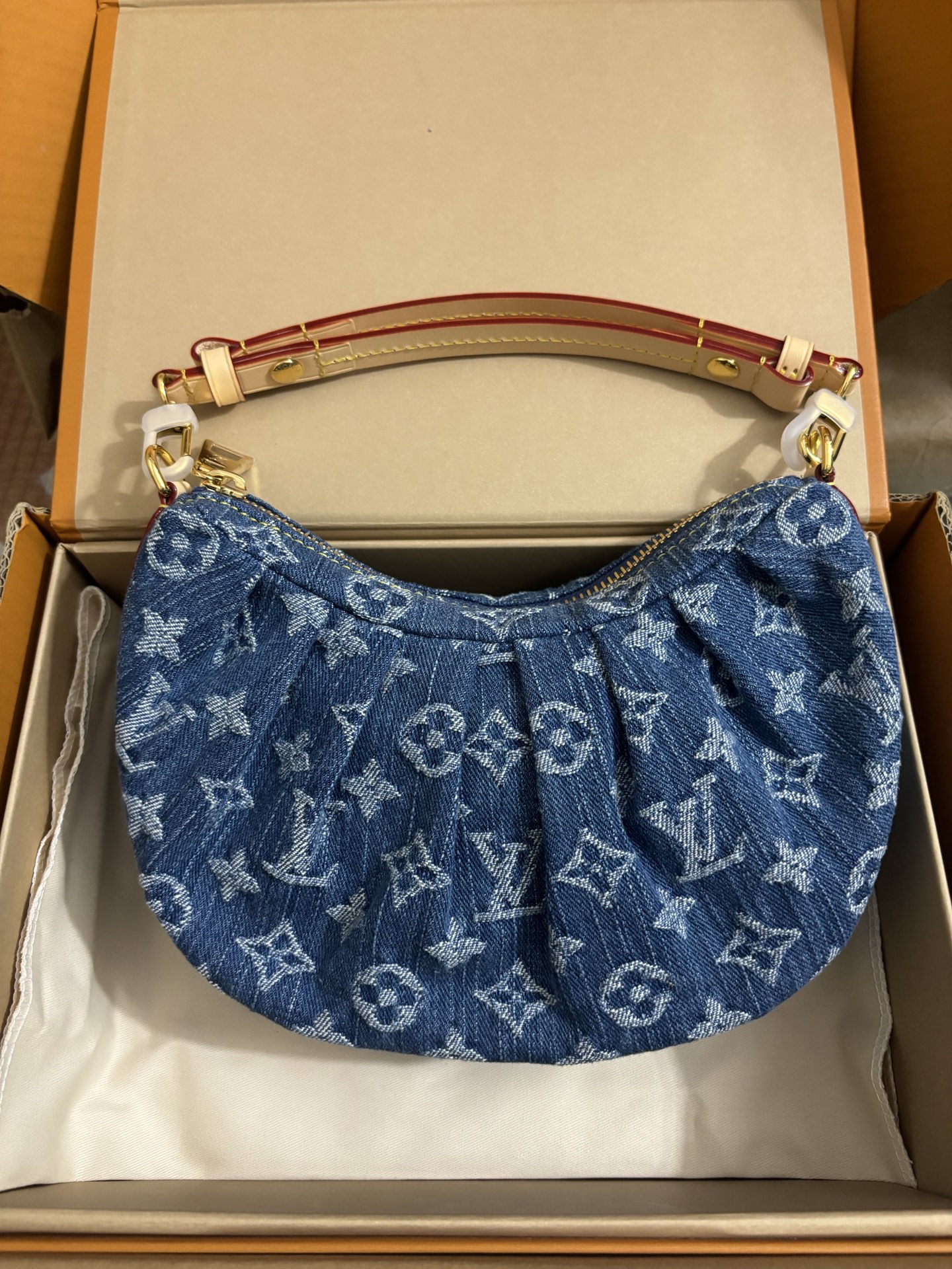 Louis Vuitton Pochette Valley Handbag