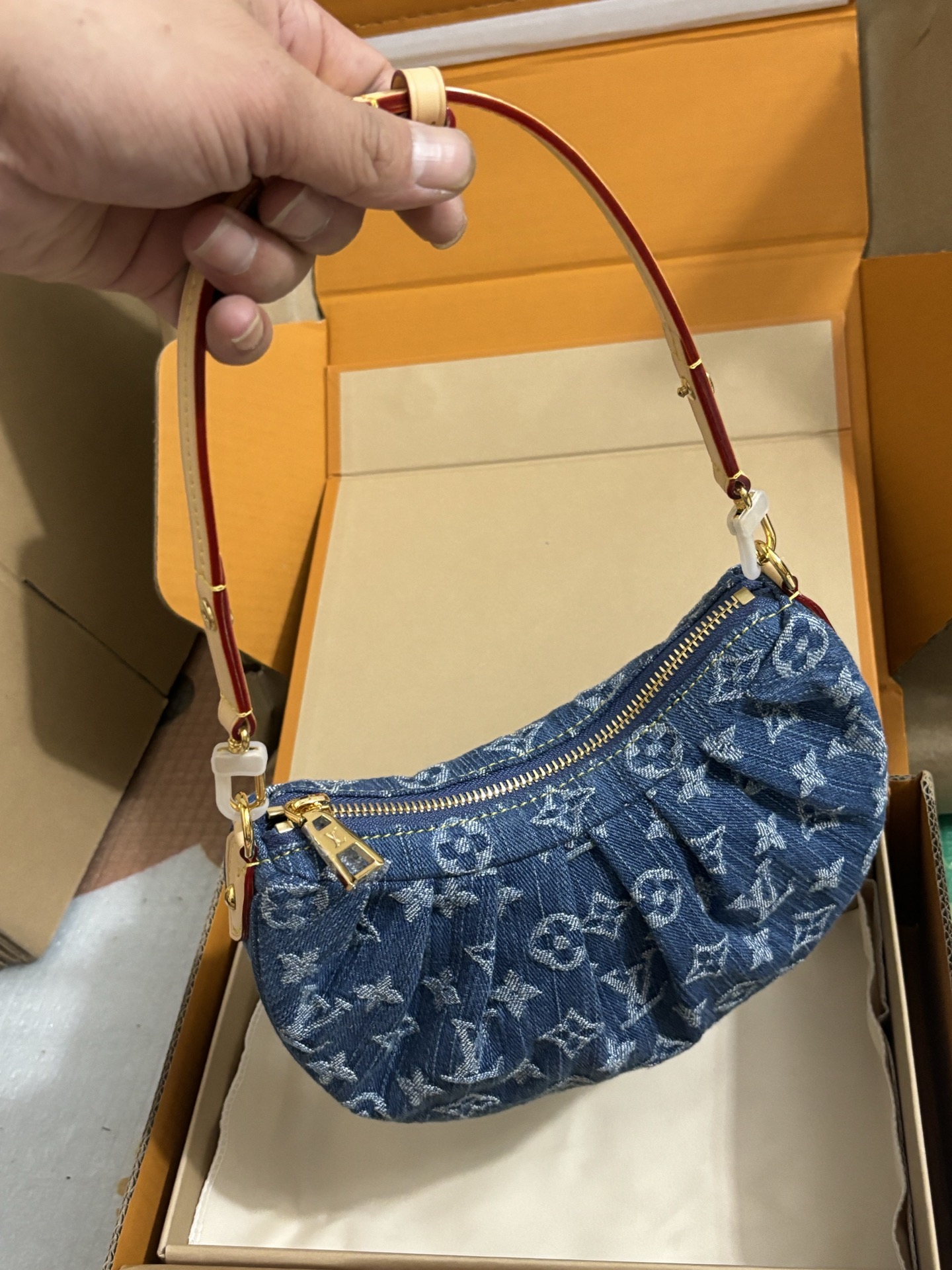 Louis Vuitton Pochette Valley Handbag