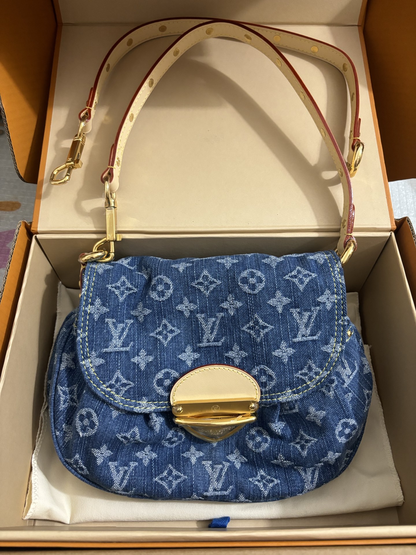 Louis Vuitton SUNSET Handbag