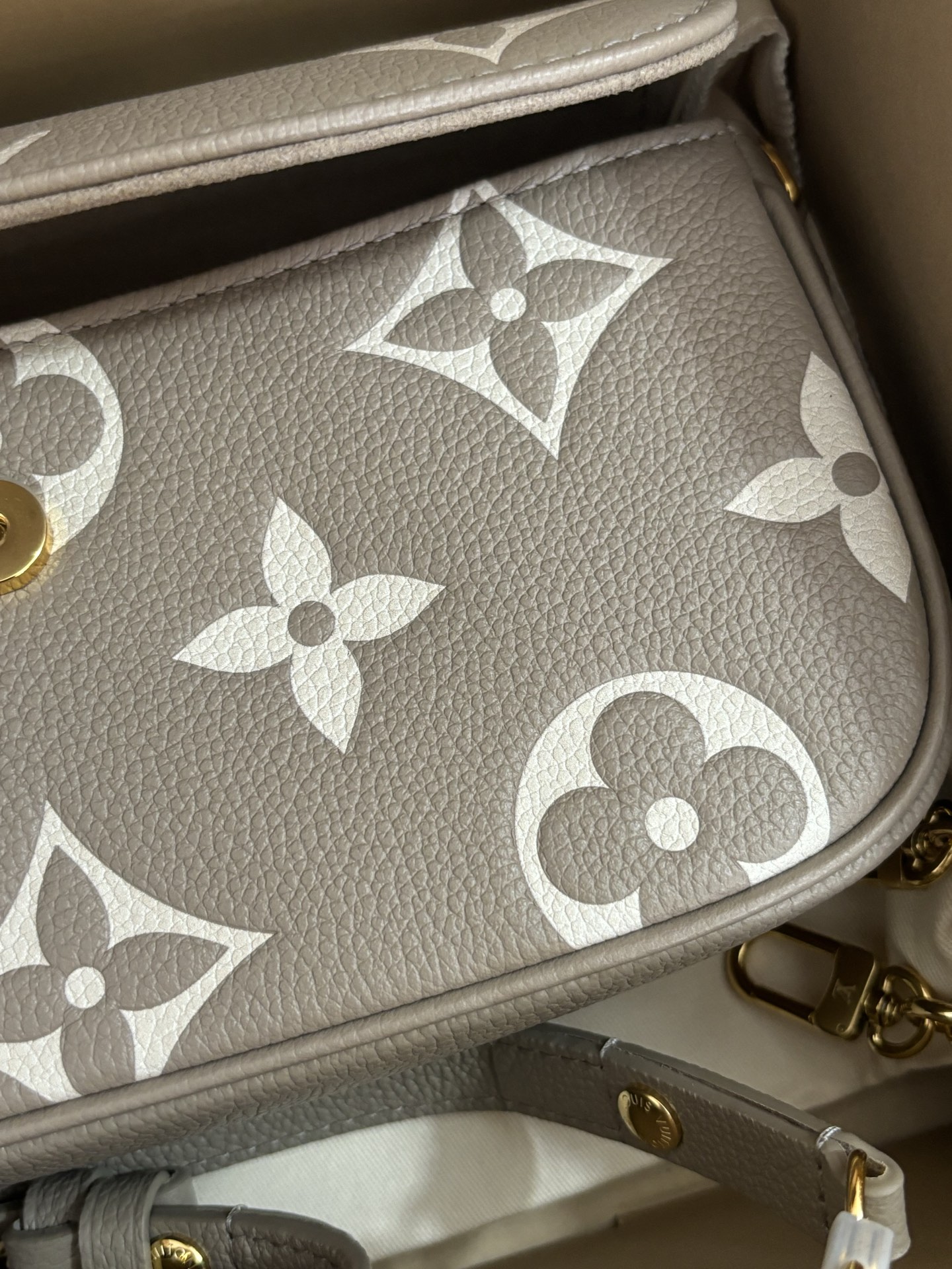 Louis Vuitton The popular Ivy handbag