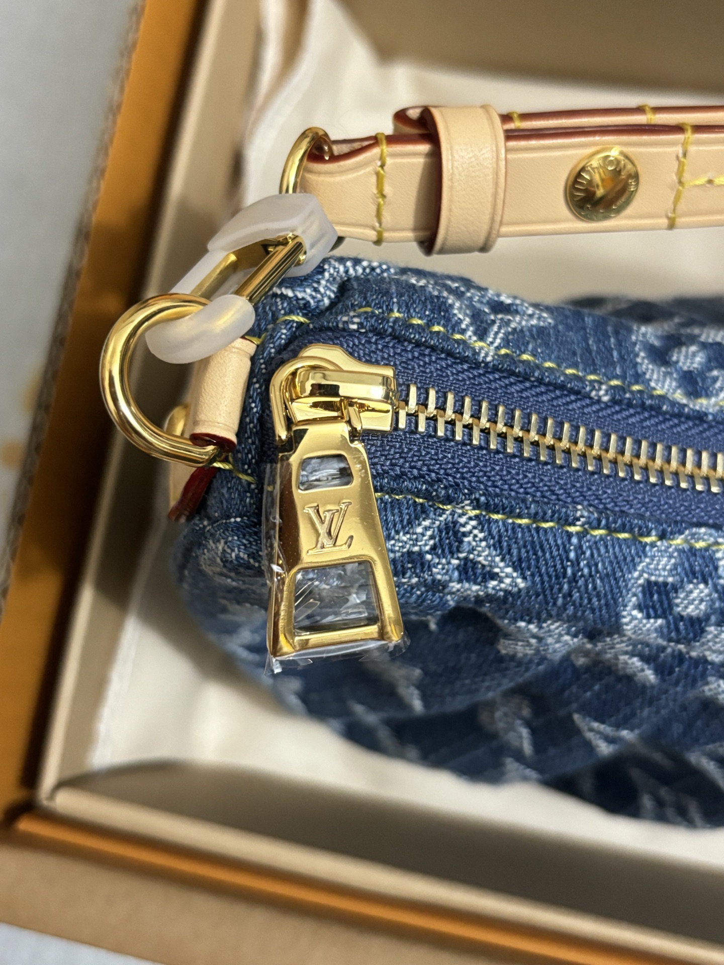 Louis Vuitton Pochette Valley Handbag