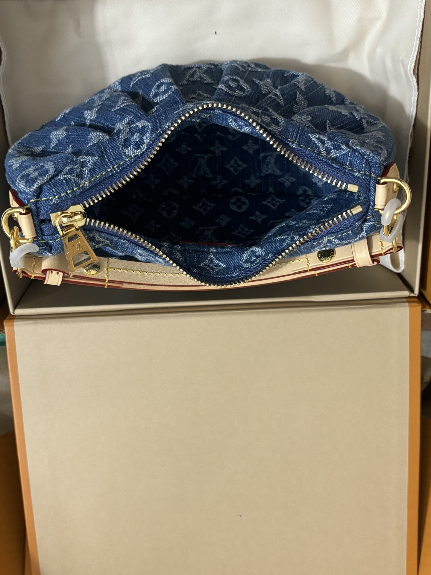 Louis Vuitton Pochette Valley Handbag