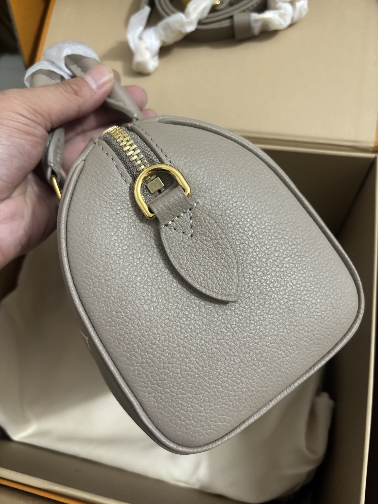 Louis Vuitton Bandoulière 20 Handbag