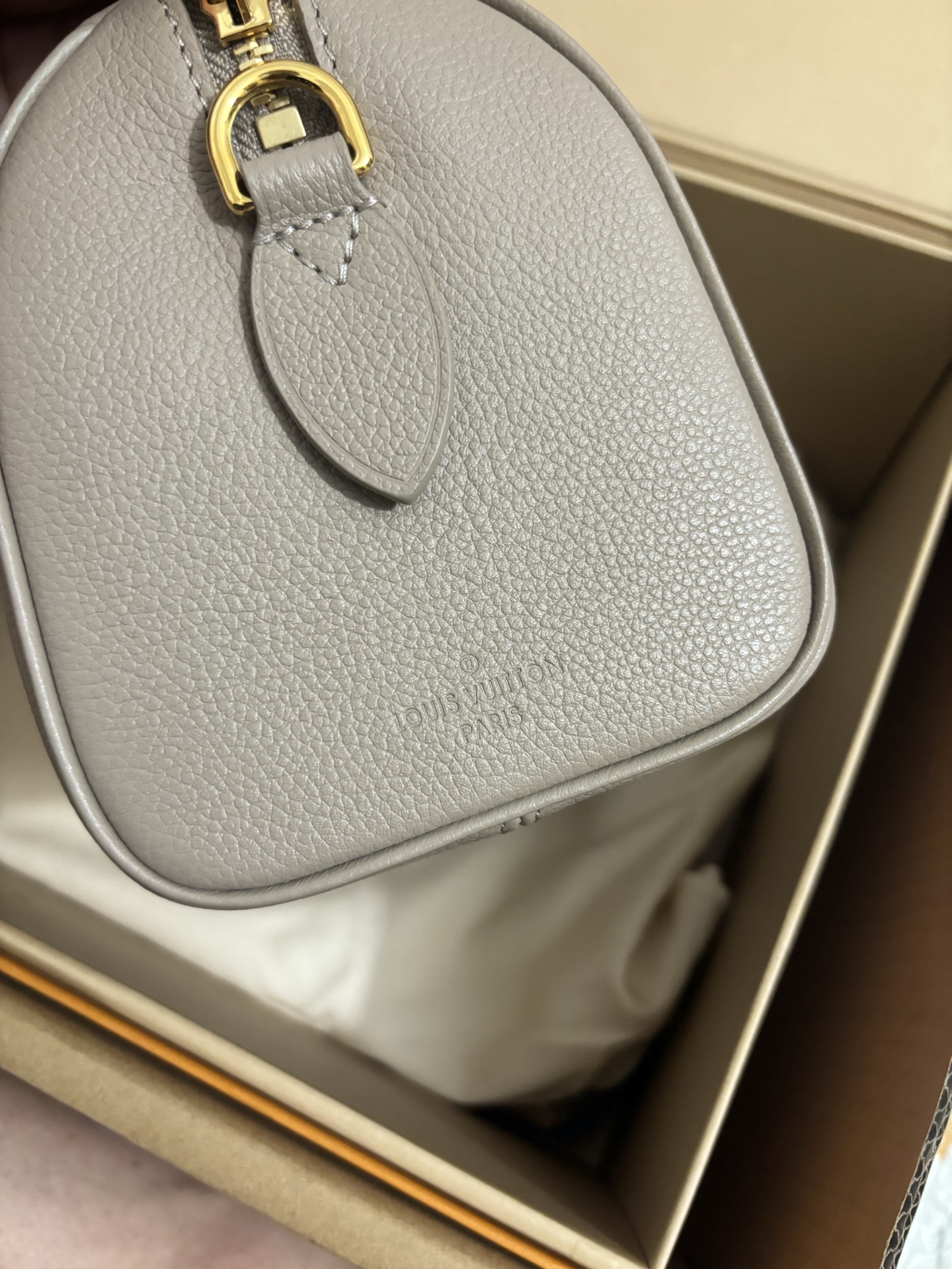 Louis Vuitton Bandoulière 20 Handbag