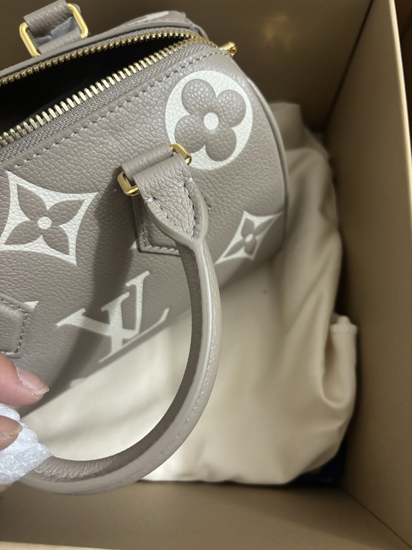 Louis Vuitton Bandoulière 20 Handbag