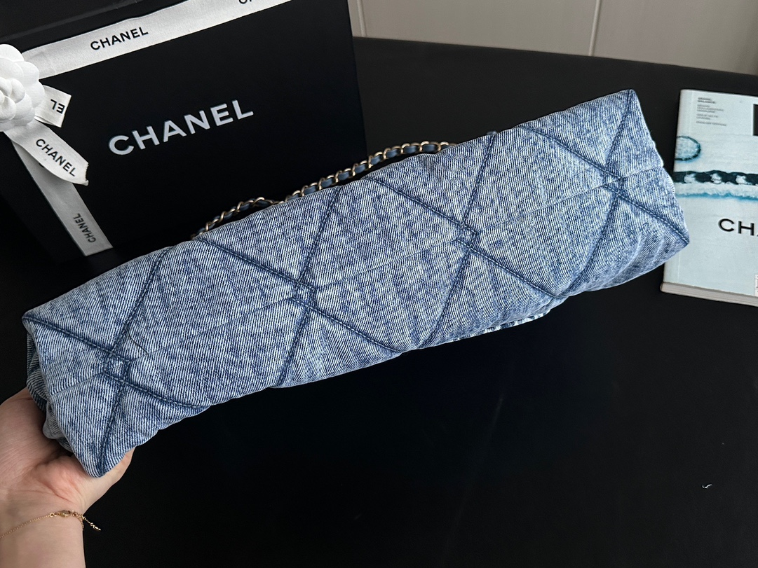 Chanel 25K Hobo tote bag