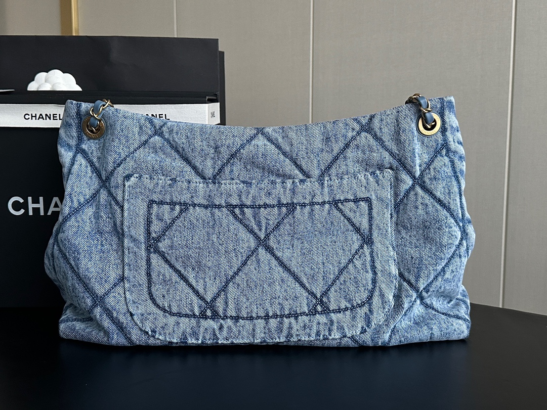 Chanel 25K Hobo tote bag