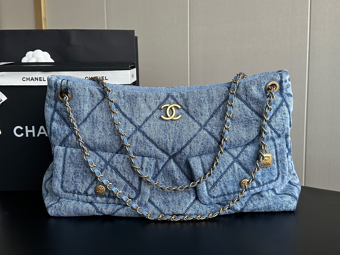 Chanel 25K Hobo tote bag