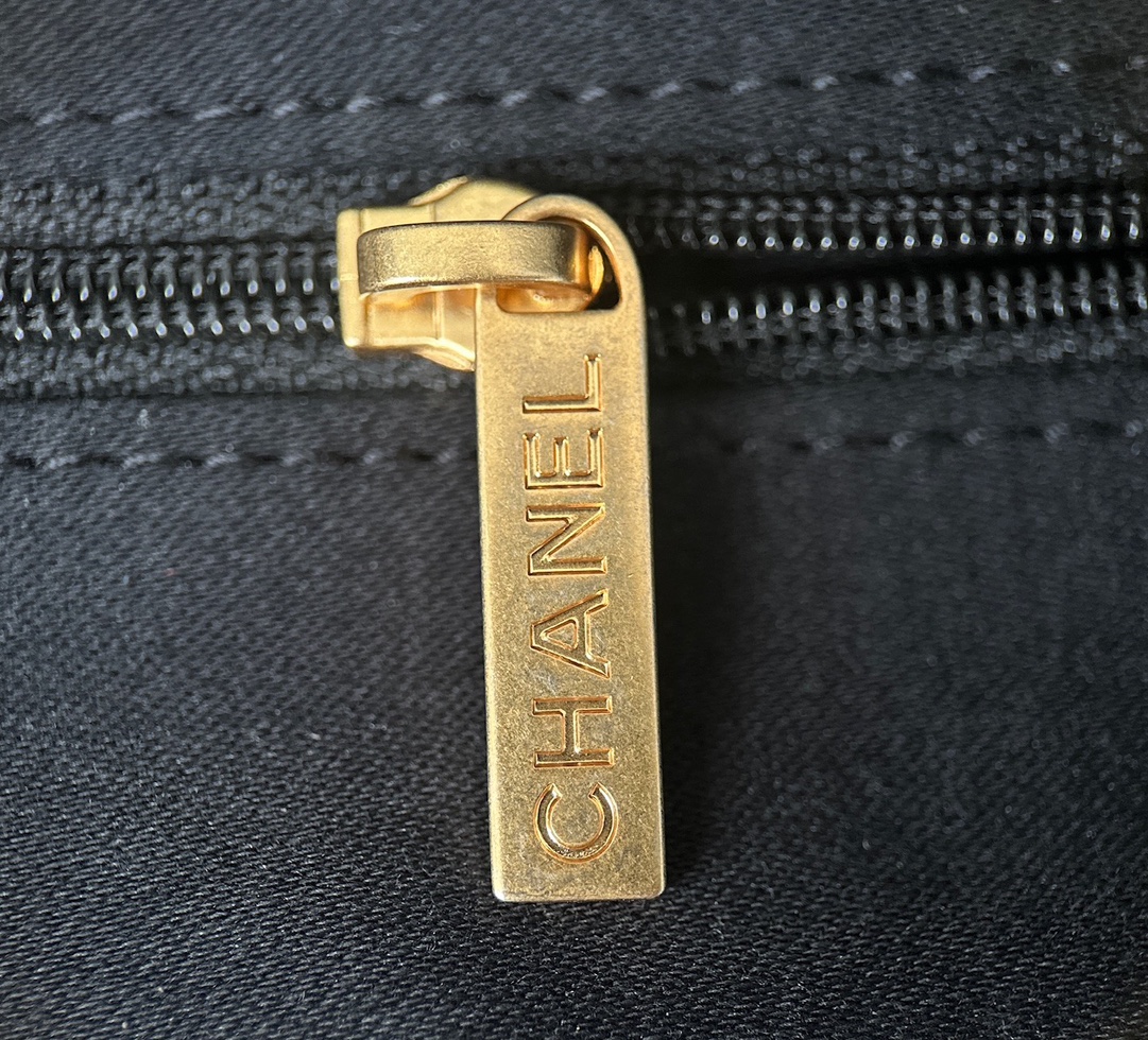 Chanel 25K Hobo tote bag