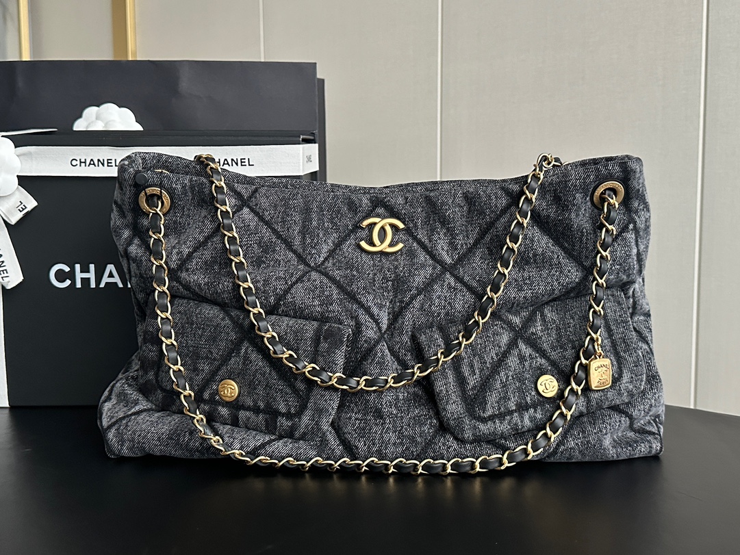 Chanel 25K Hobo tote bag