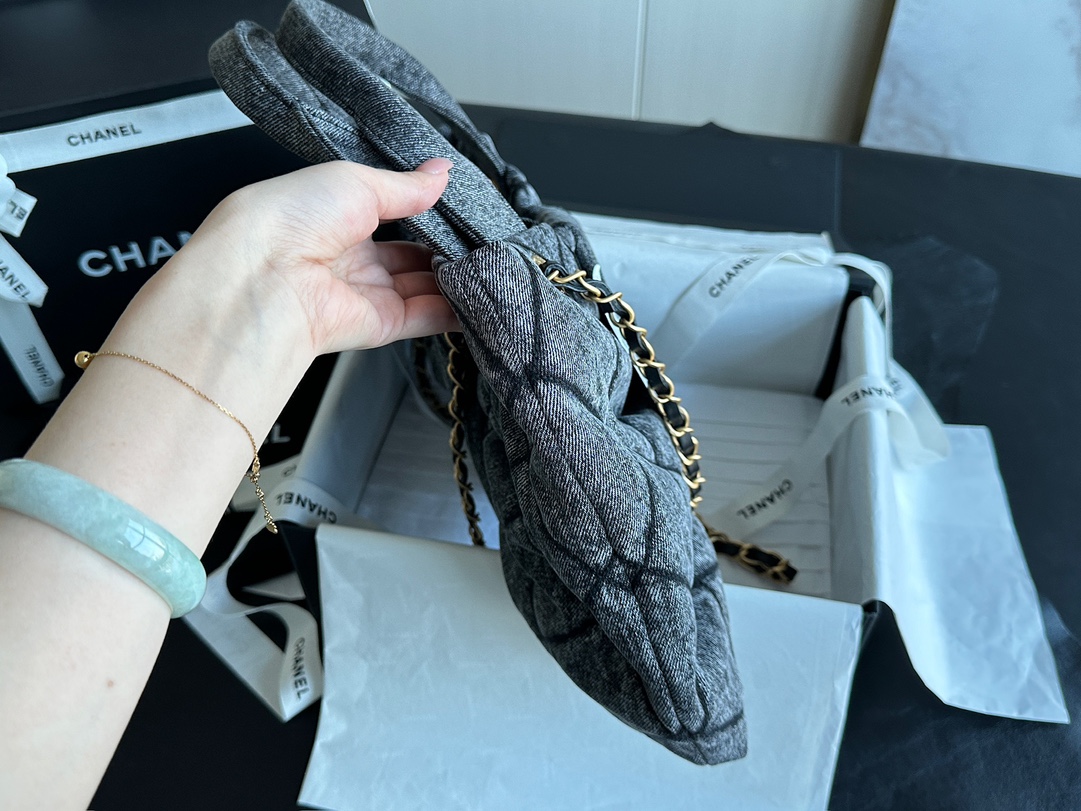 Chanel 25K Bowknot denim handbag