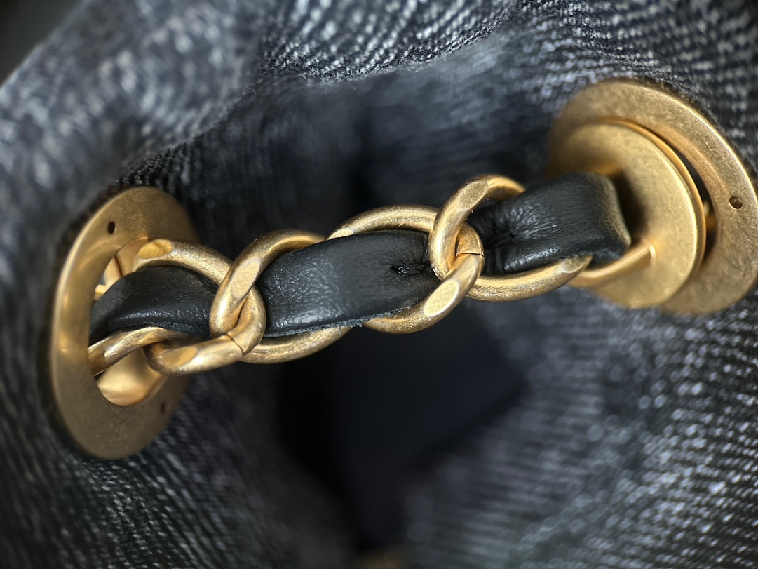 Chanel 25K Hobo tote bag