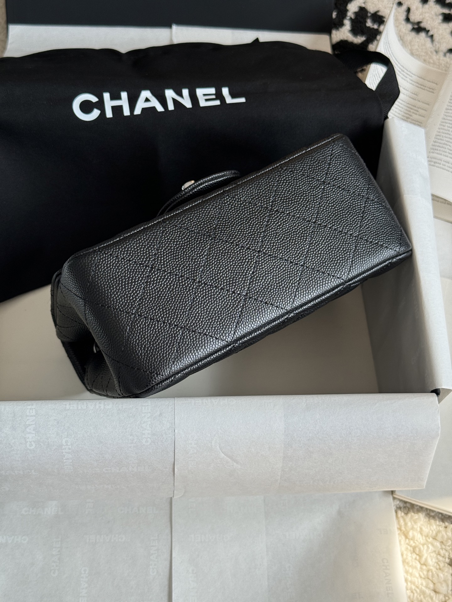 CHANEL CF17 Lychee grain black gold black silver