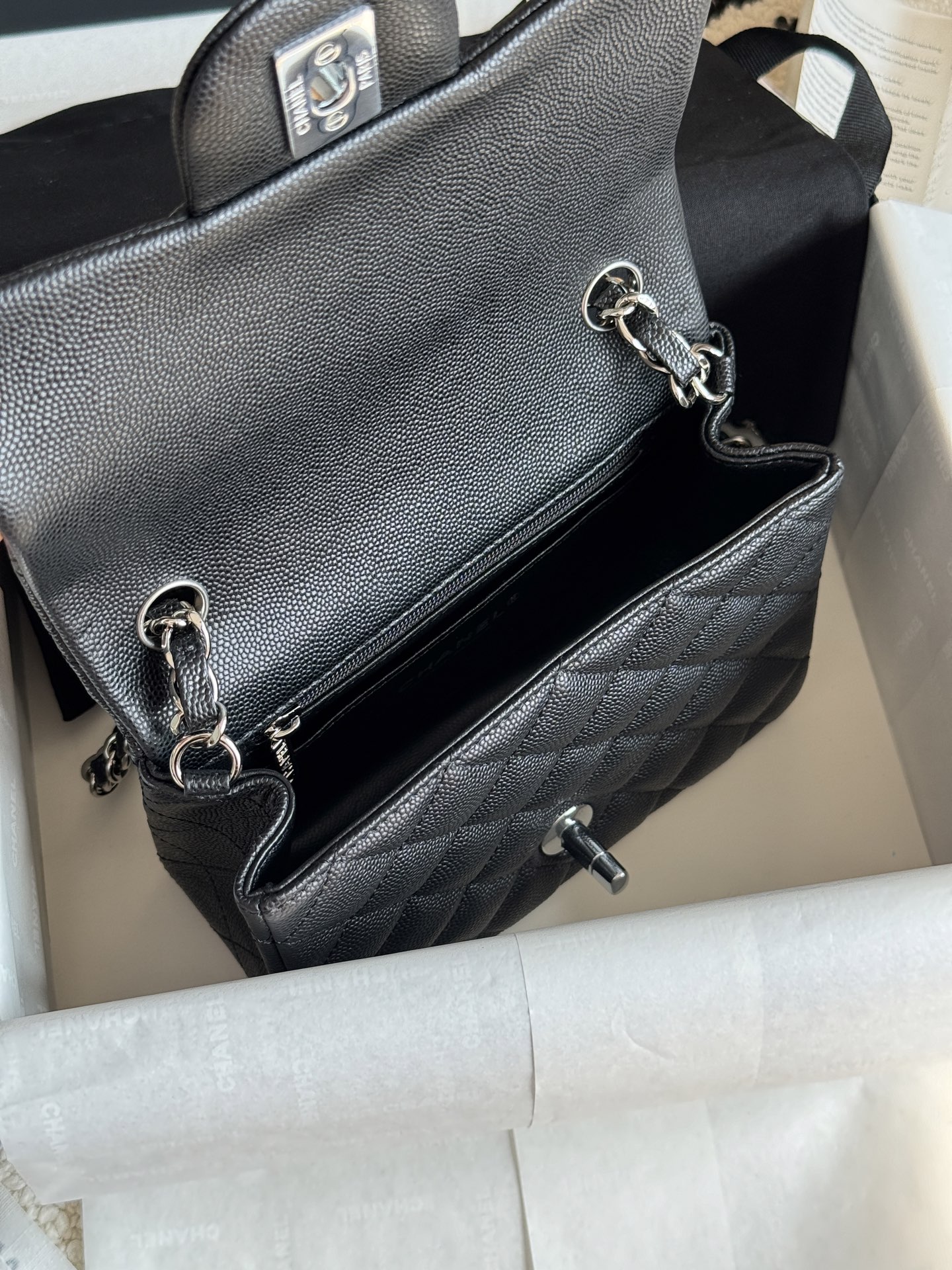 CHANEL CF17 Lychee grain black gold black silver